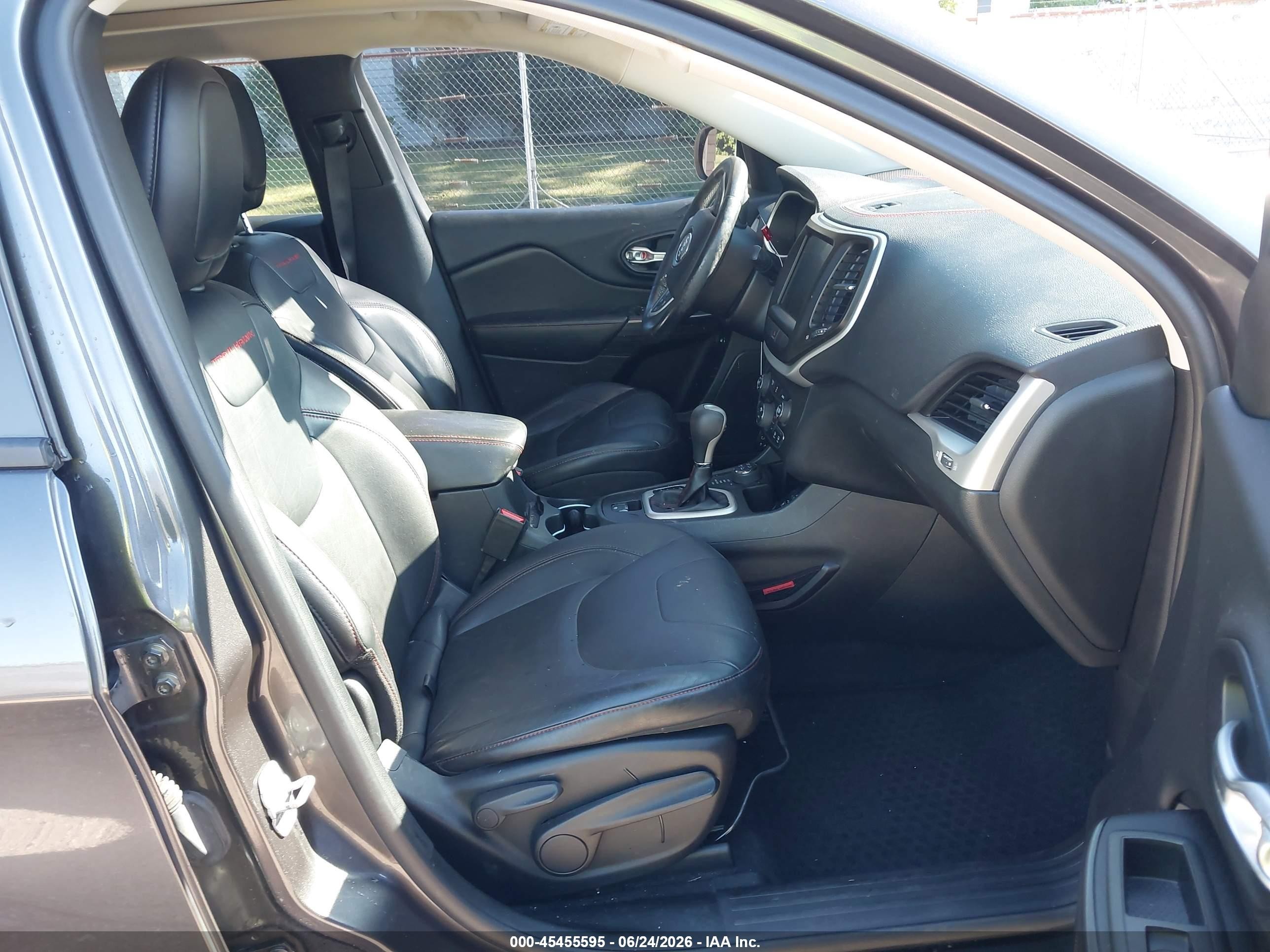 2014 Jeep Cherokee Trailhawk Gray vin: 1C4PJMBS0EW232653