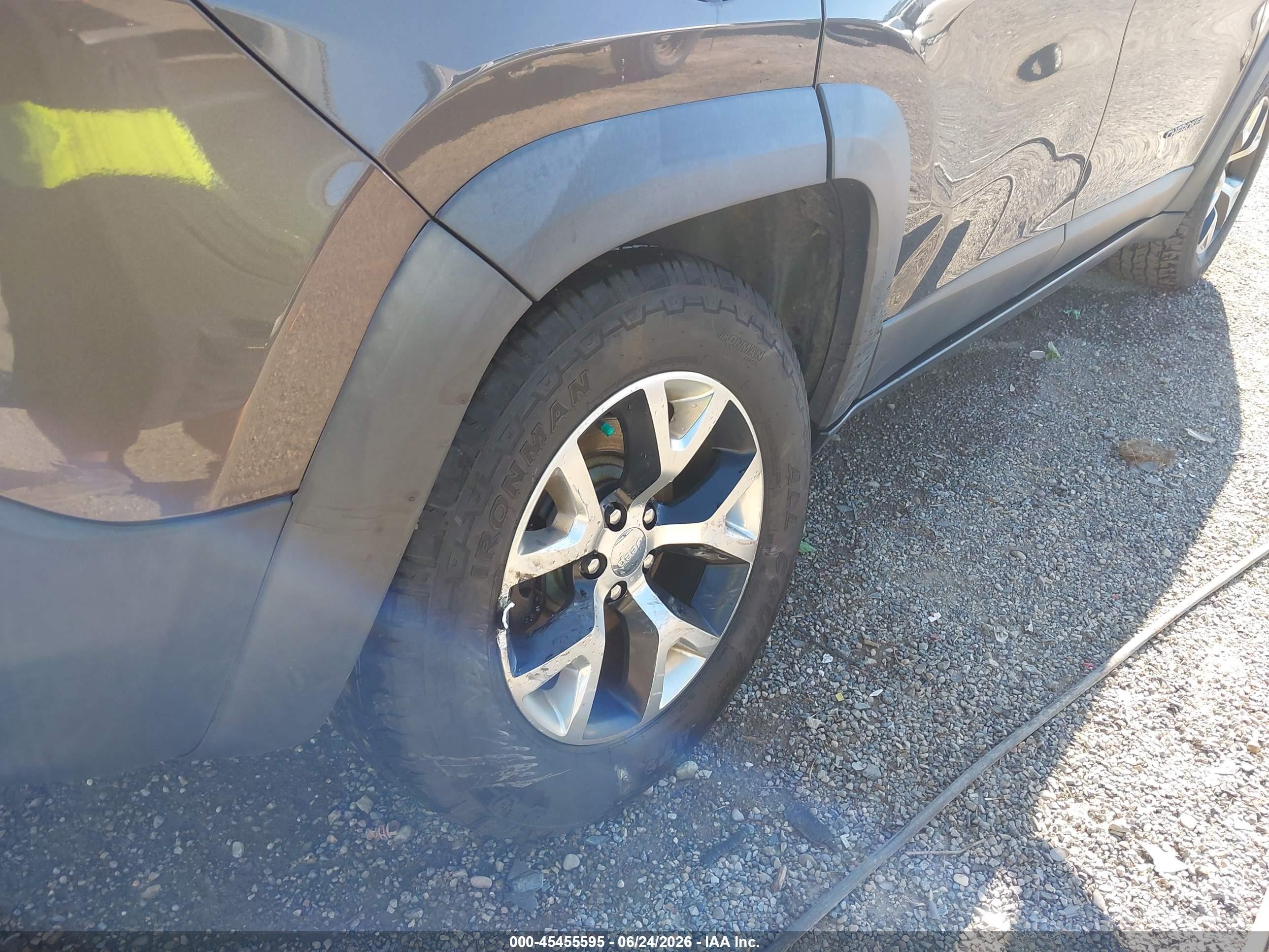 2014 Jeep Cherokee Trailhawk Gray vin: 1C4PJMBS0EW232653