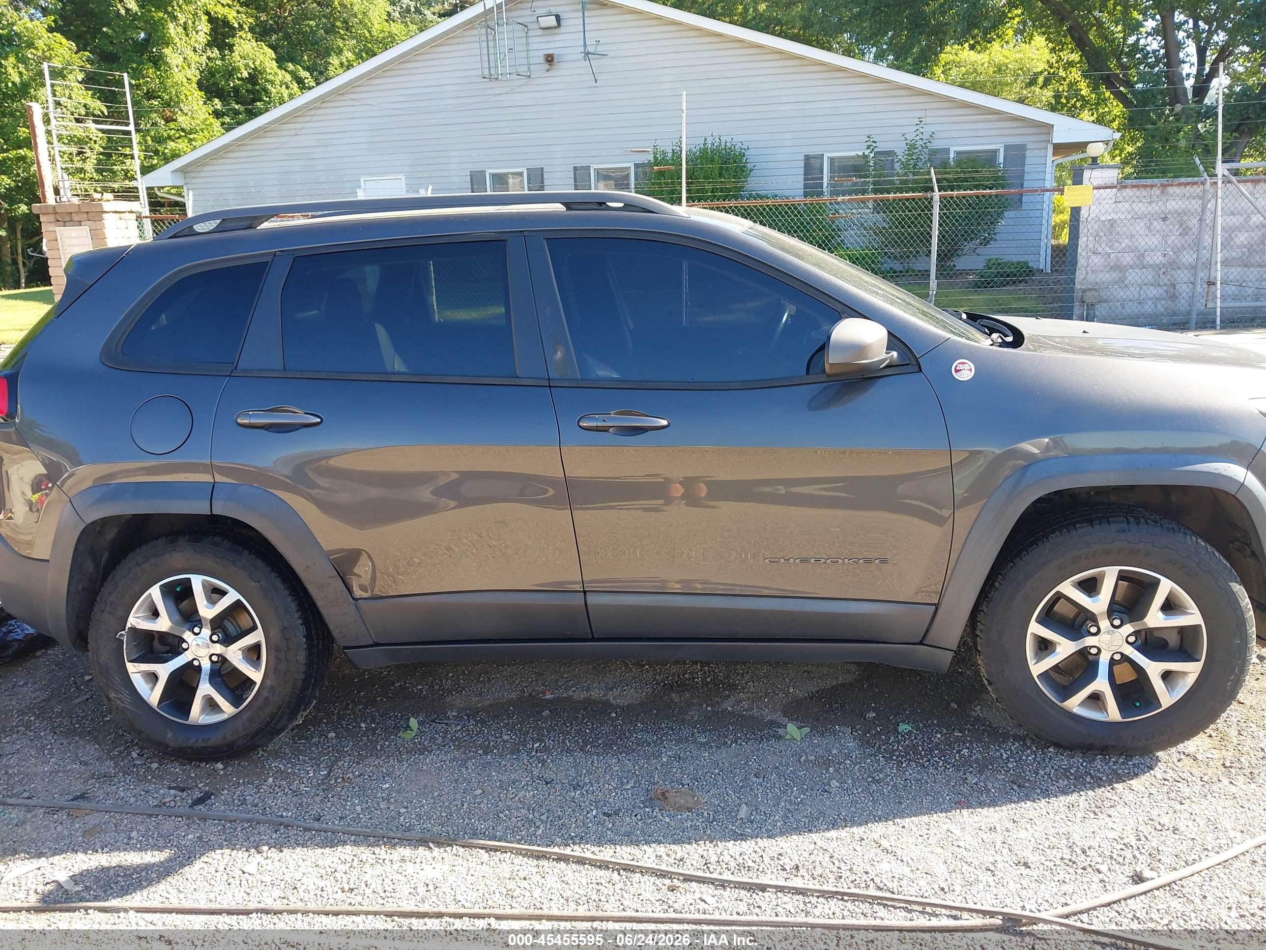 2014 Jeep Cherokee Trailhawk Gray vin: 1C4PJMBS0EW232653