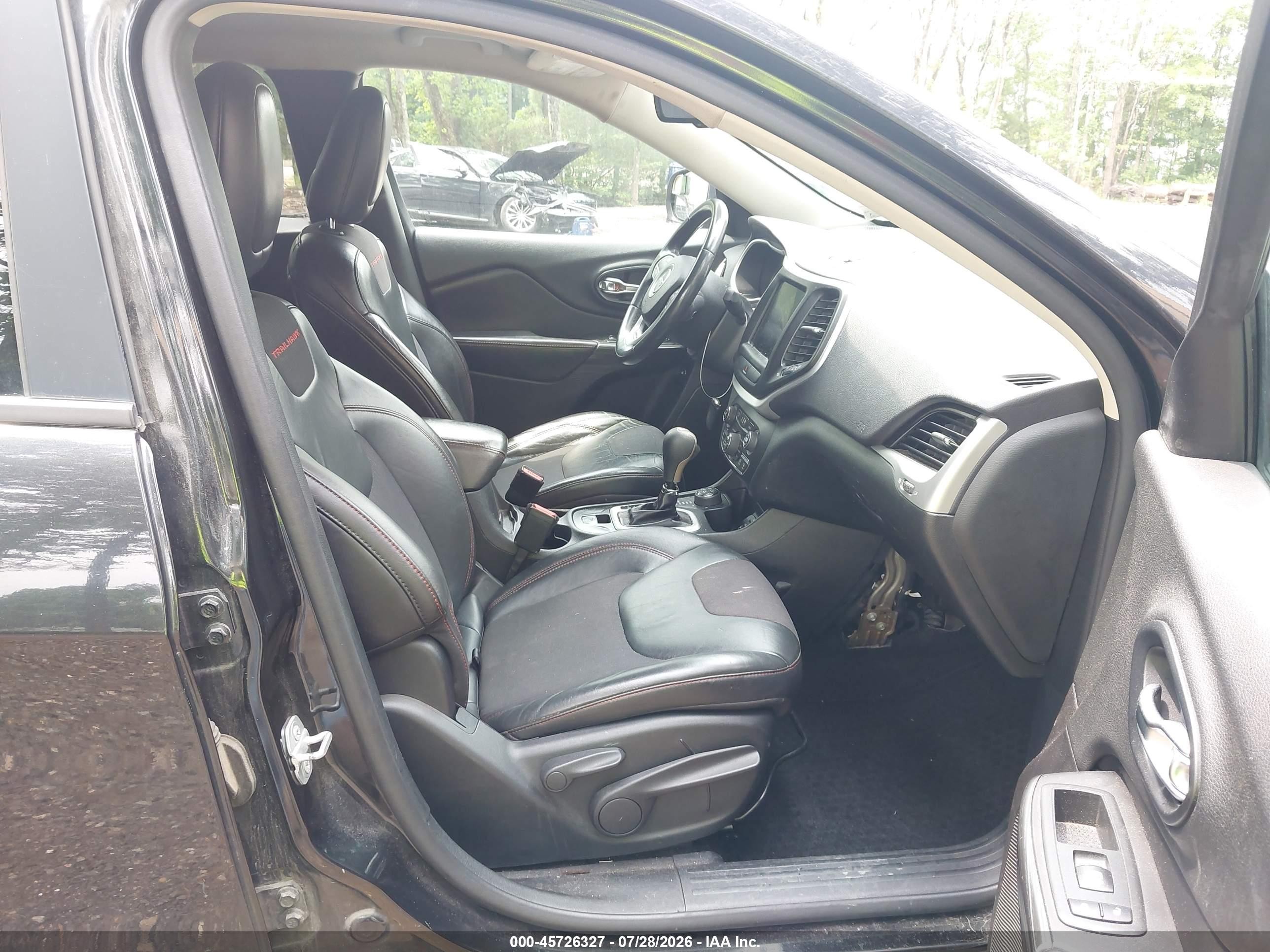 2015 Jeep Cherokee Trailhawk Gray vin: 1C4PJMBS0FW503793