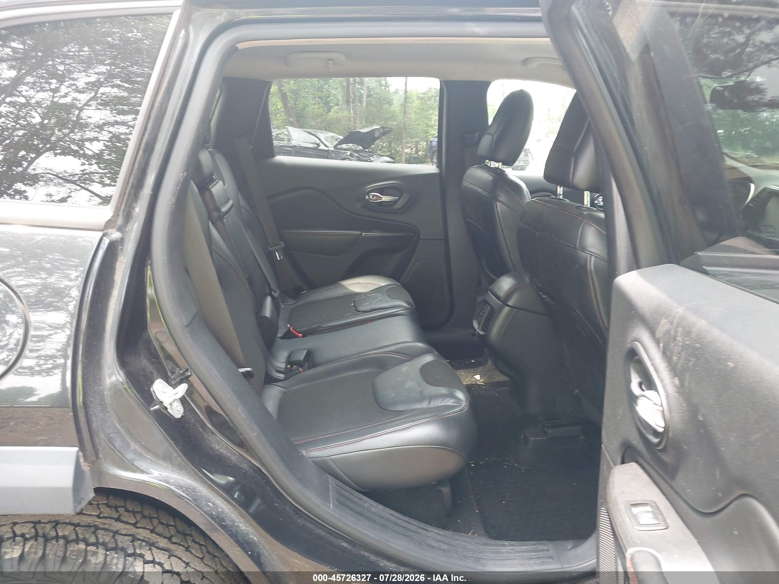 2015 Jeep Cherokee Trailhawk Gray vin: 1C4PJMBS0FW503793
