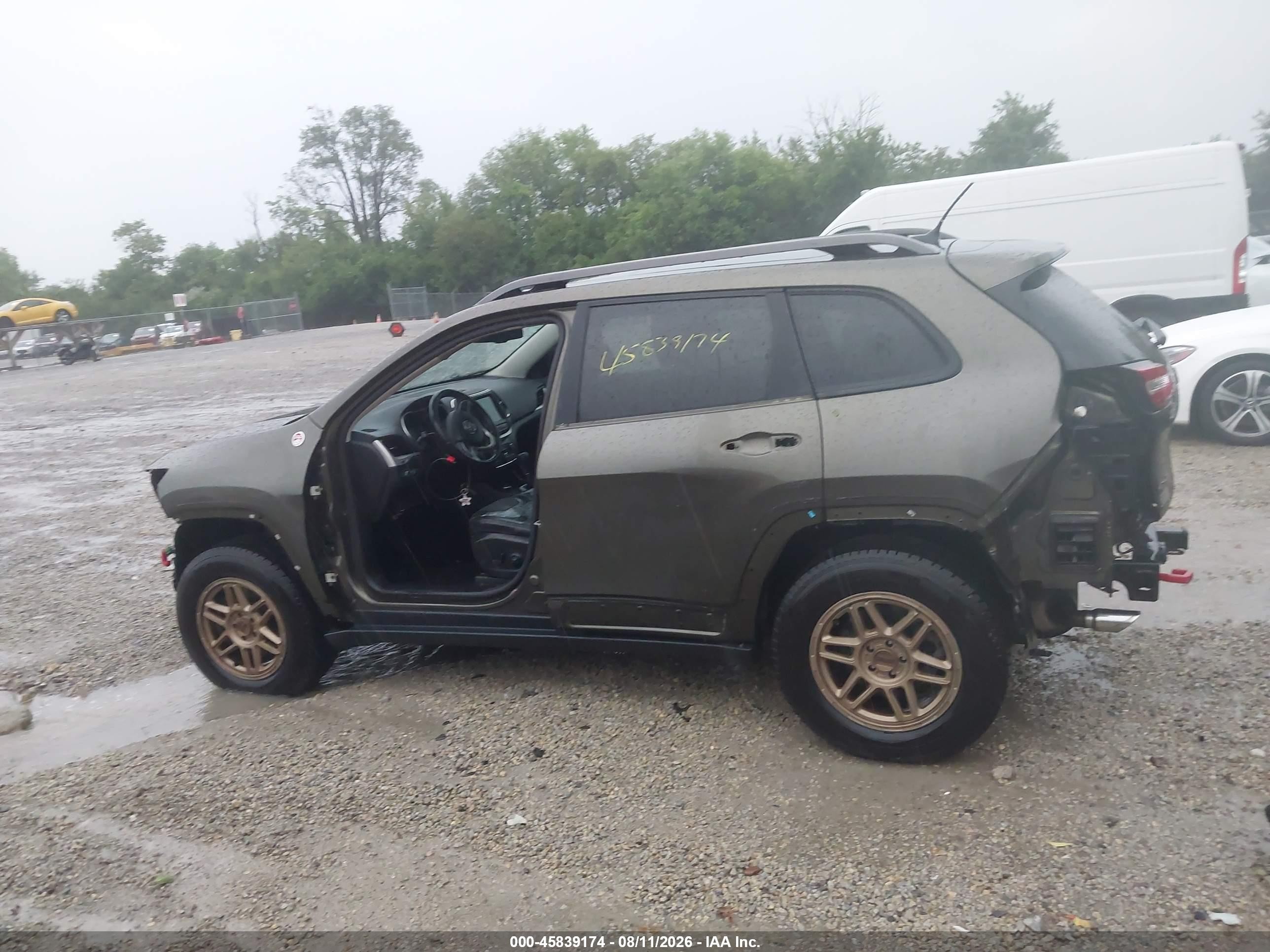 2015 Jeep Cherokee Trailhawk Green vin: 1C4PJMBS0FW510338
