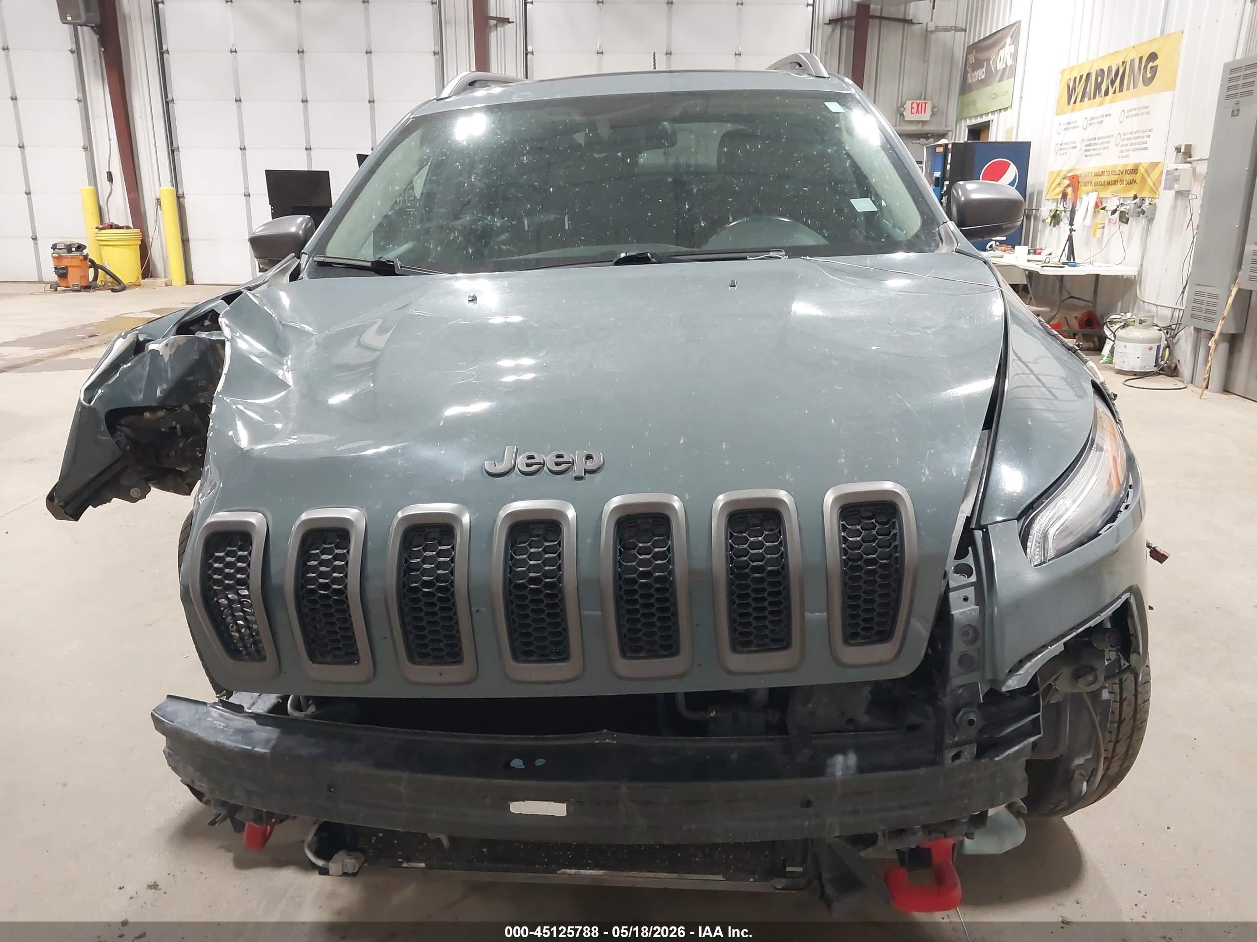 2015 Jeep Cherokee Trailhawk Gray vin: 1C4PJMBS0FW522425