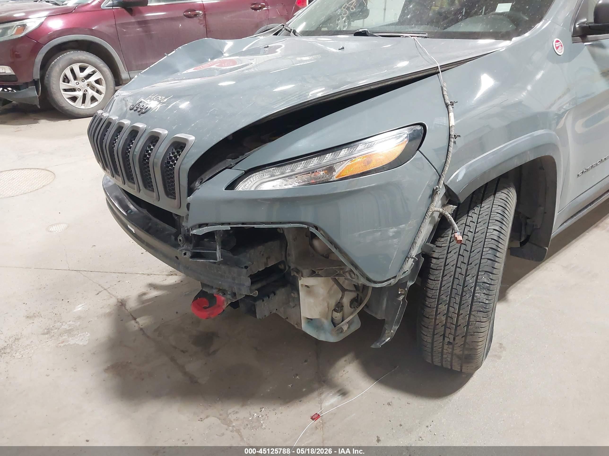 2015 Jeep Cherokee Trailhawk Gray vin: 1C4PJMBS0FW522425