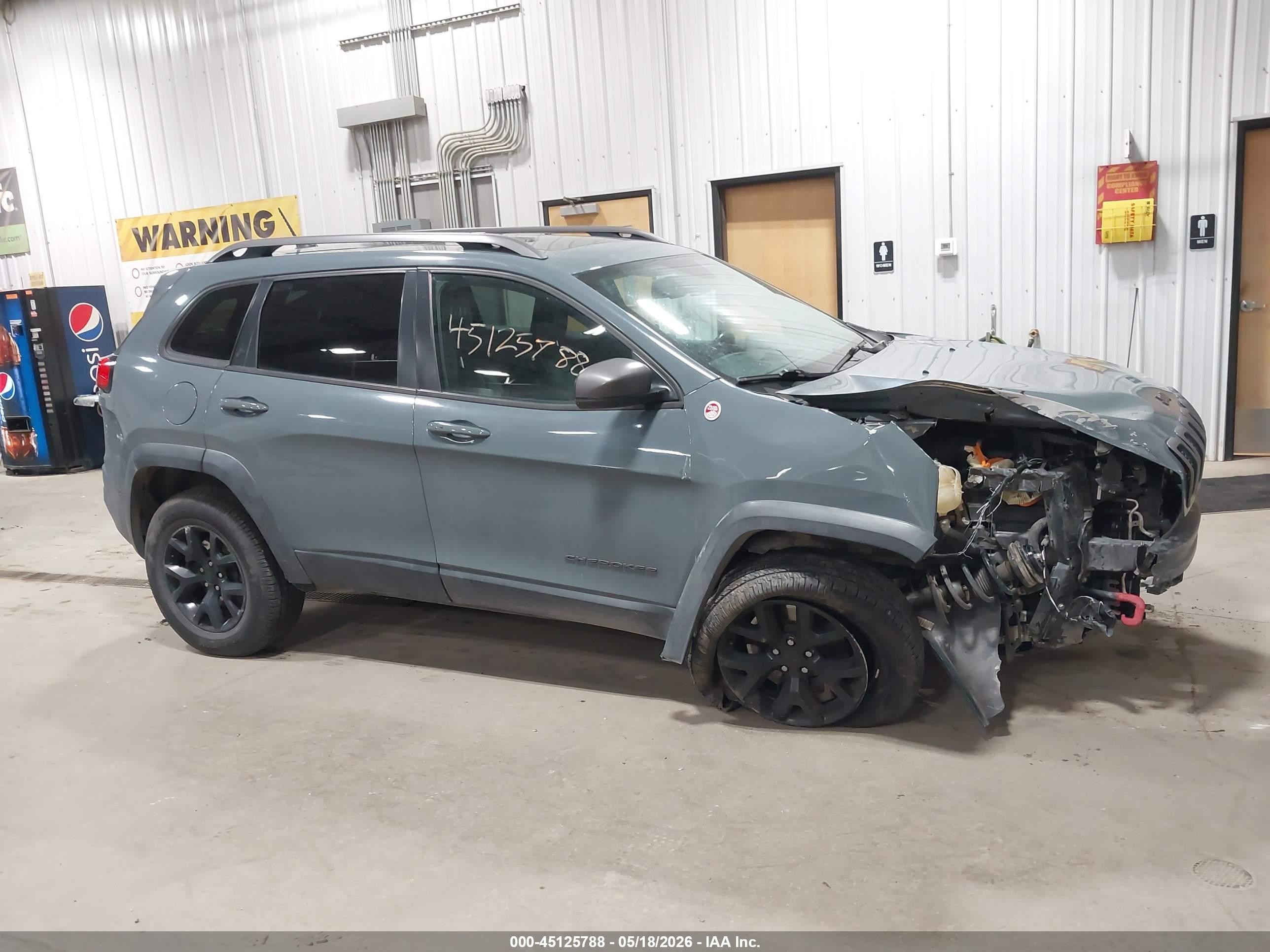 2015 Jeep Cherokee Trailhawk Gray vin: 1C4PJMBS0FW522425