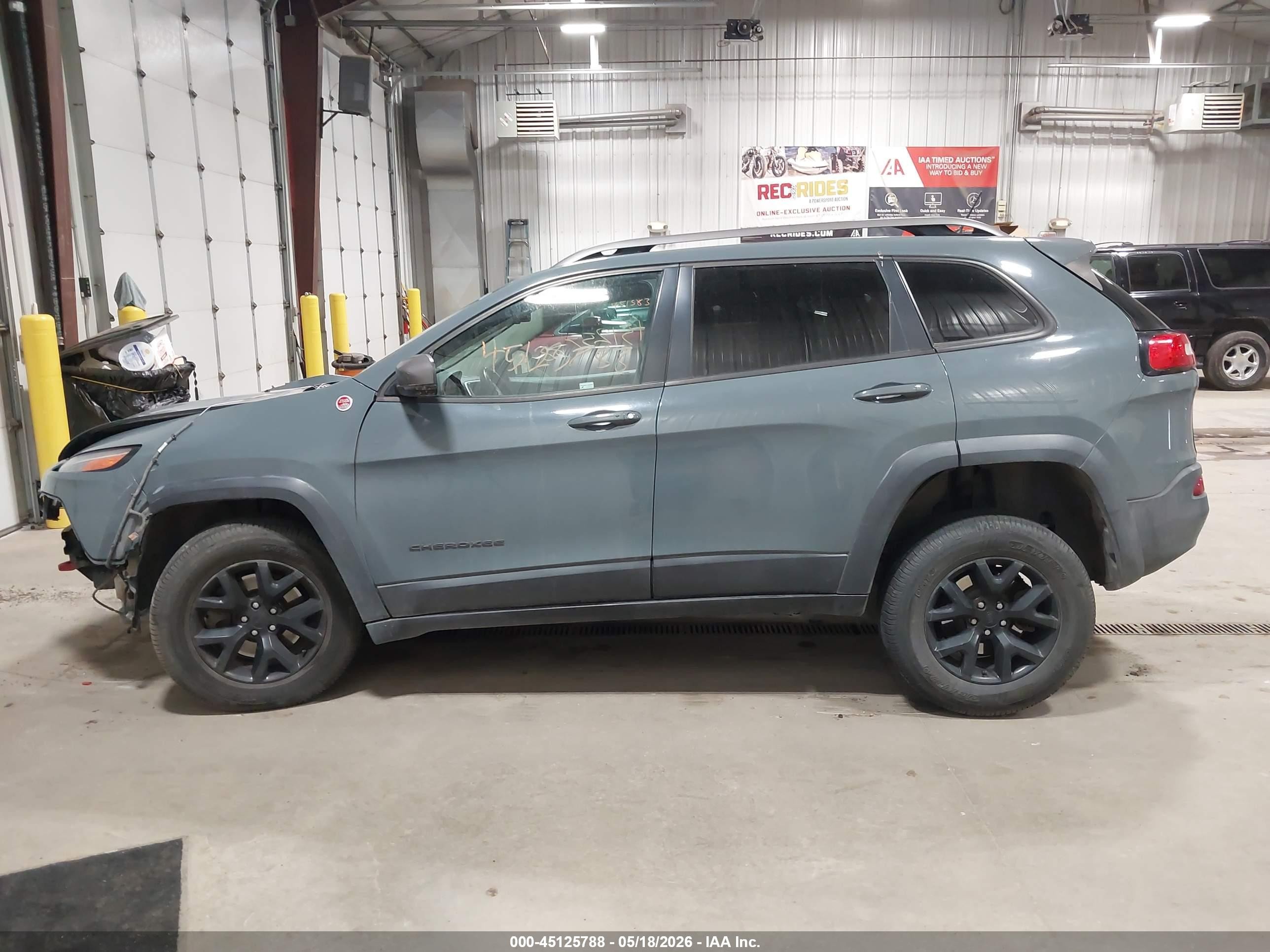 2015 Jeep Cherokee Trailhawk Gray vin: 1C4PJMBS0FW522425