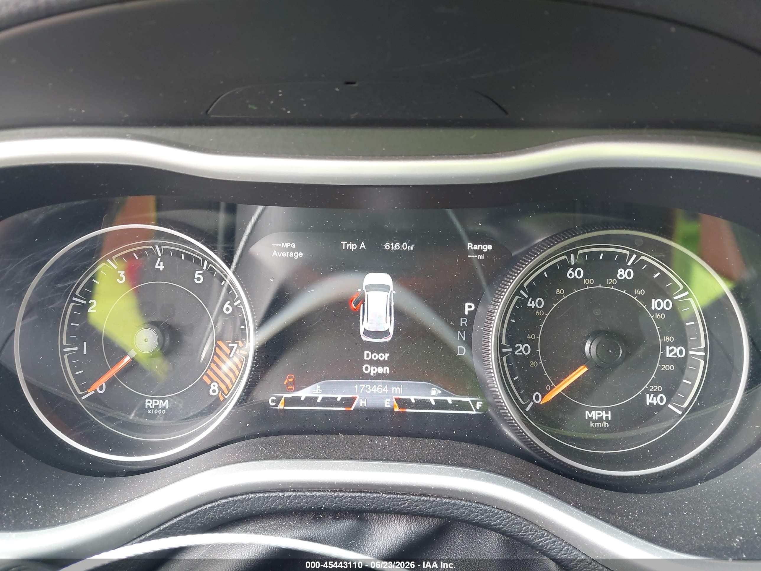 2015 Jeep Cherokee Trailhawk Gray vin: 1C4PJMBS0FW570751