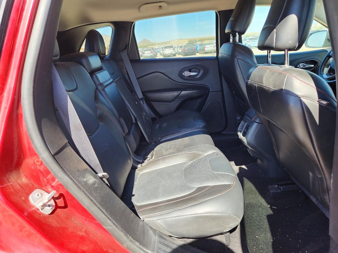 2015 Jeep Cherokee Trailhawk Burgundy vin: 1C4PJMBS0FW668503