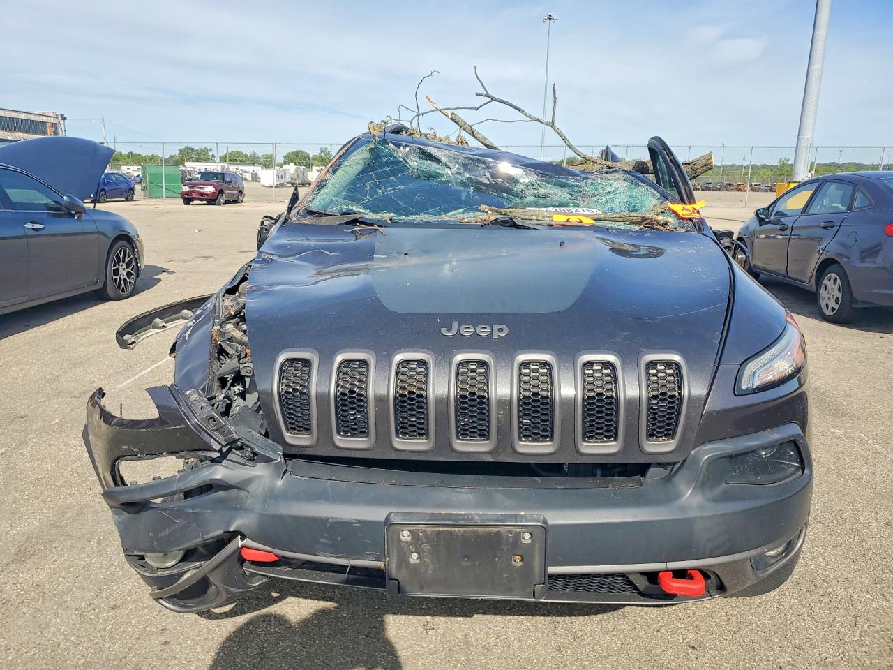2015 Jeep Cherokee Trailhawk Gray vin: 1C4PJMBS0FW698861