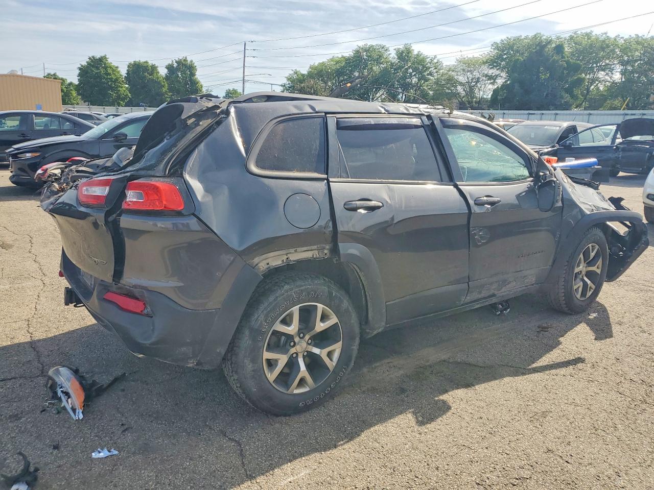 2015 Jeep Cherokee Trailhawk Gray vin: 1C4PJMBS0FW698861