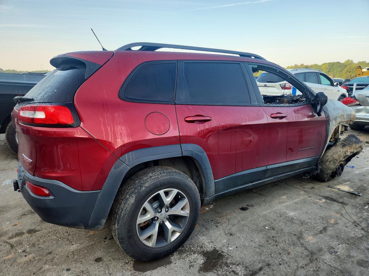 2015 Jeep Cherokee Trailhawk Burgundy vin: 1C4PJMBS0FW786521