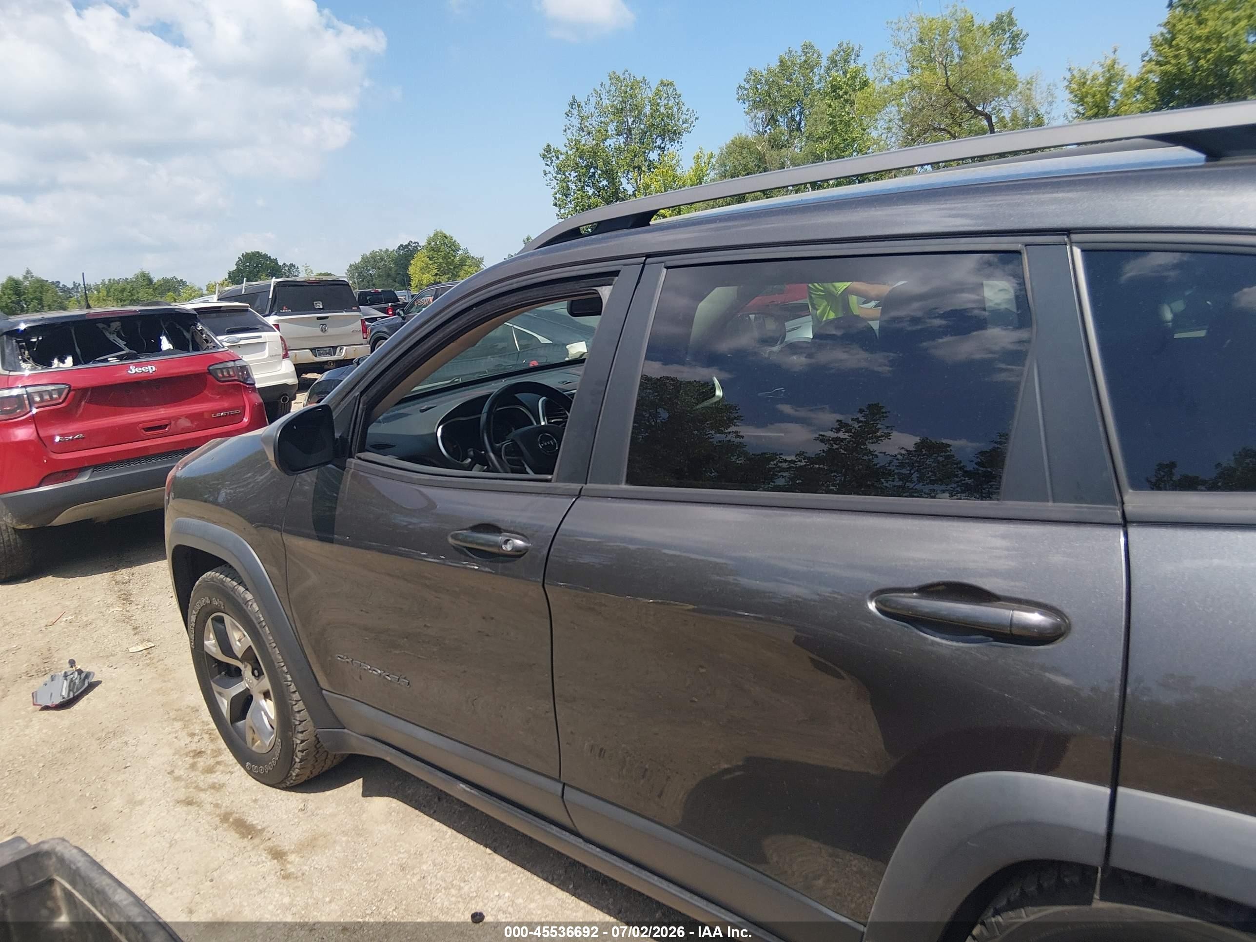 2017 Jeep Cherokee Trailhawk Серый vin: 1C4PJMBS0HW612791