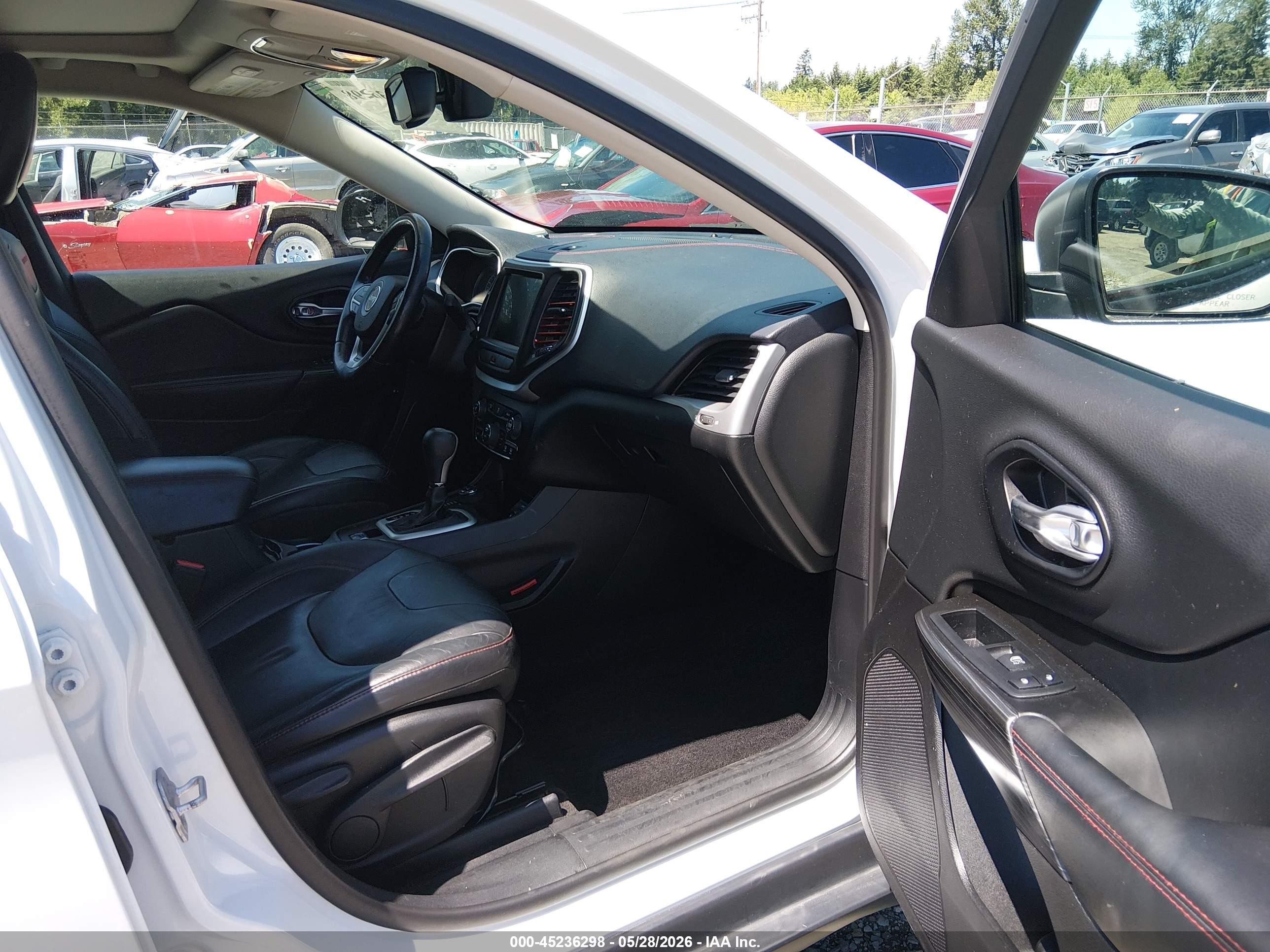 2014 Jeep Cherokee Trailhawk White vin: 1C4PJMBS1EW201525