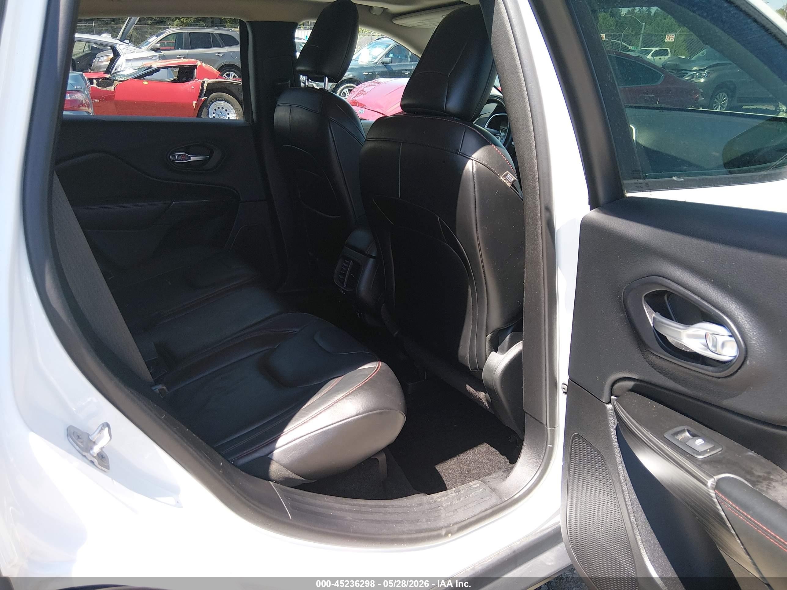 2014 Jeep Cherokee Trailhawk White vin: 1C4PJMBS1EW201525