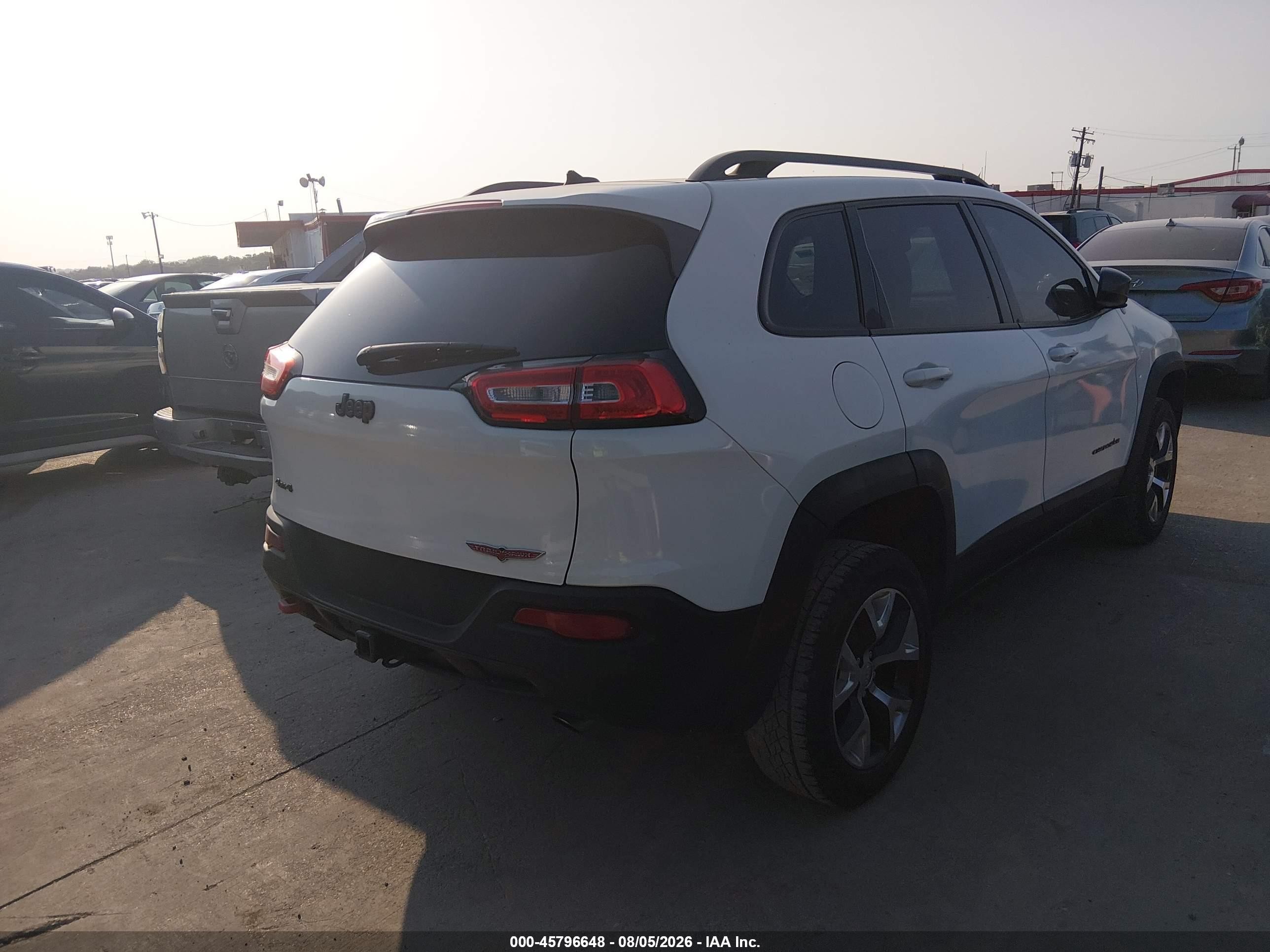 2014 Jeep Cherokee Trailhawk White vin: 1C4PJMBS1EW211021