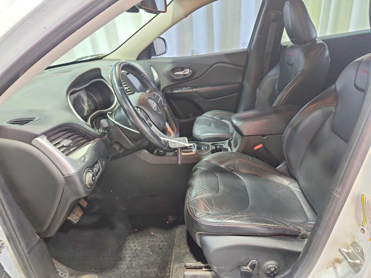 2014 Jeep Cherokee Trailhawk White vin: 1C4PJMBS1EW284695
