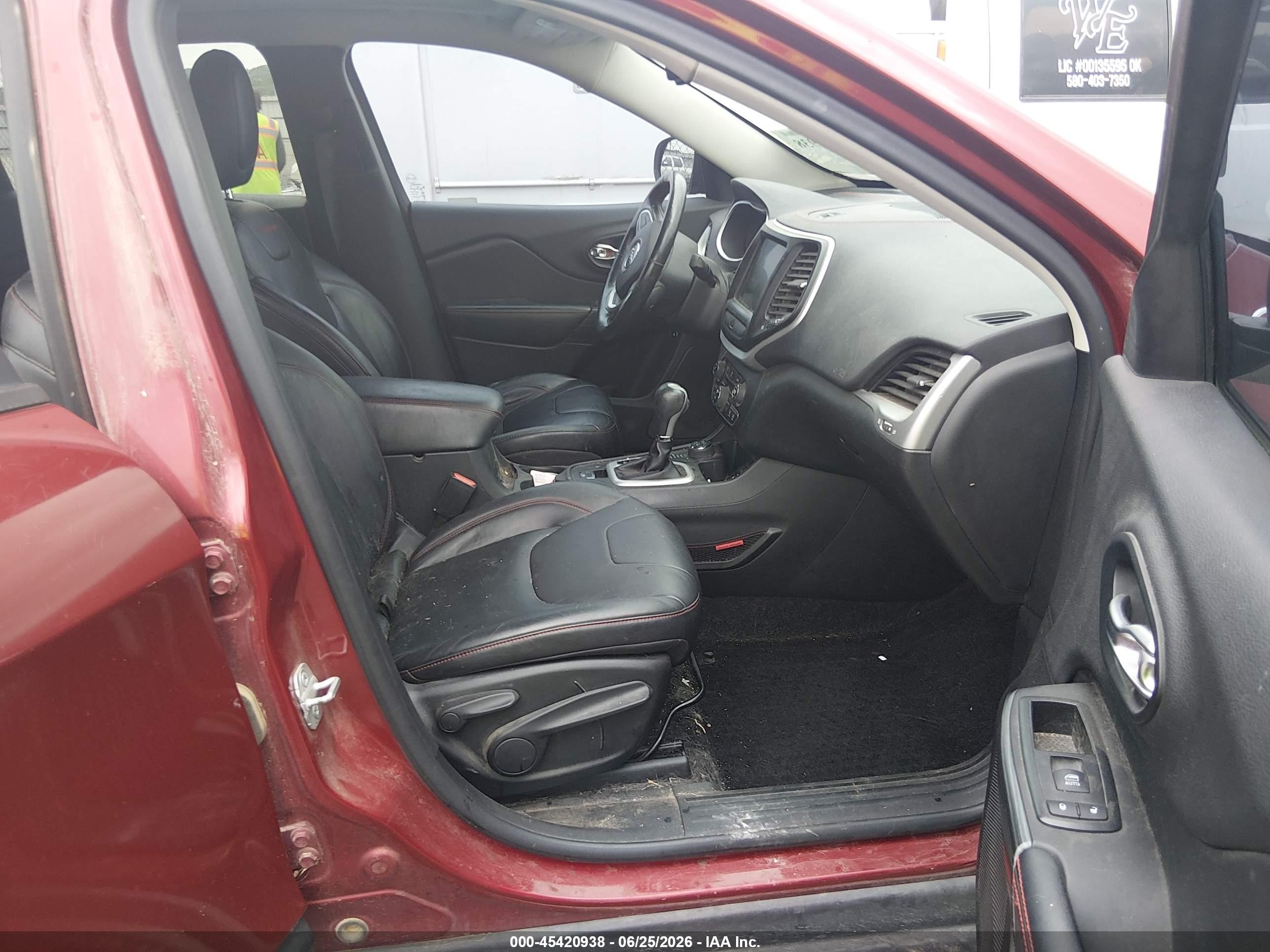 2014 Jeep Cherokee Trailhawk Red vin: 1C4PJMBS1EW297561