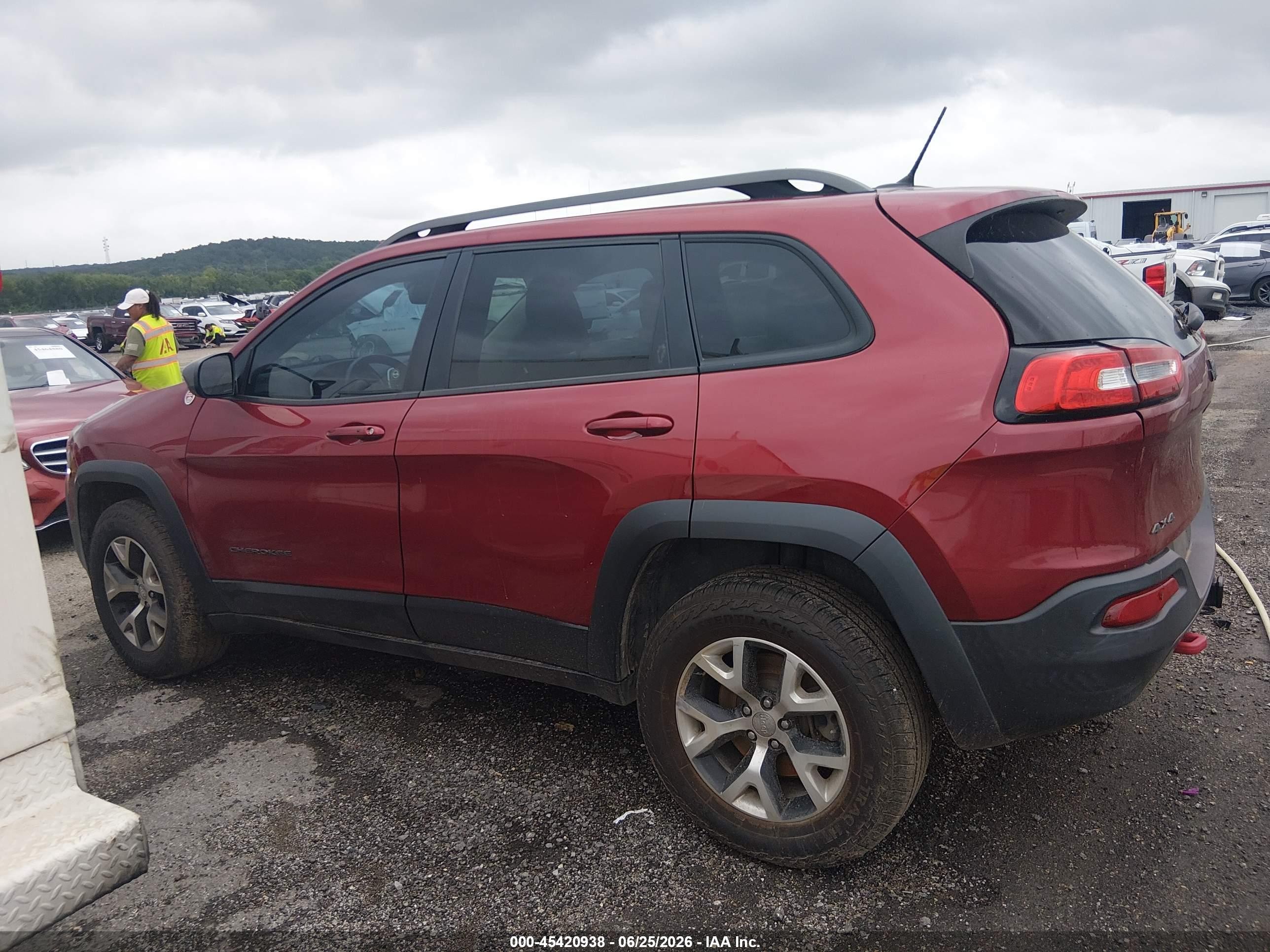 2014 Jeep Cherokee Trailhawk Red vin: 1C4PJMBS1EW297561