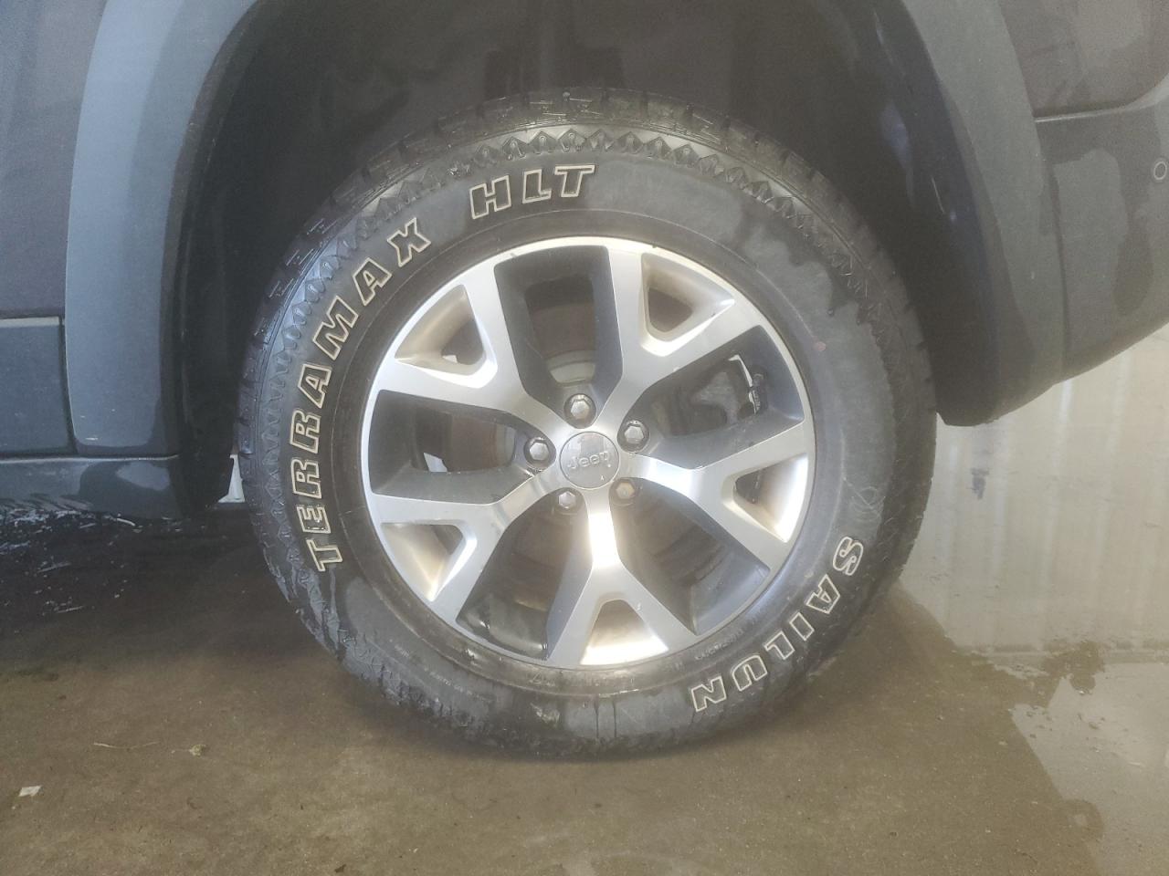 2015 Jeep Cherokee Trailhawk Gray vin: 1C4PJMBS1FW570256 Damage: Left Rear Wheel, Curb Rash, 1/8 To 1/2 Inch