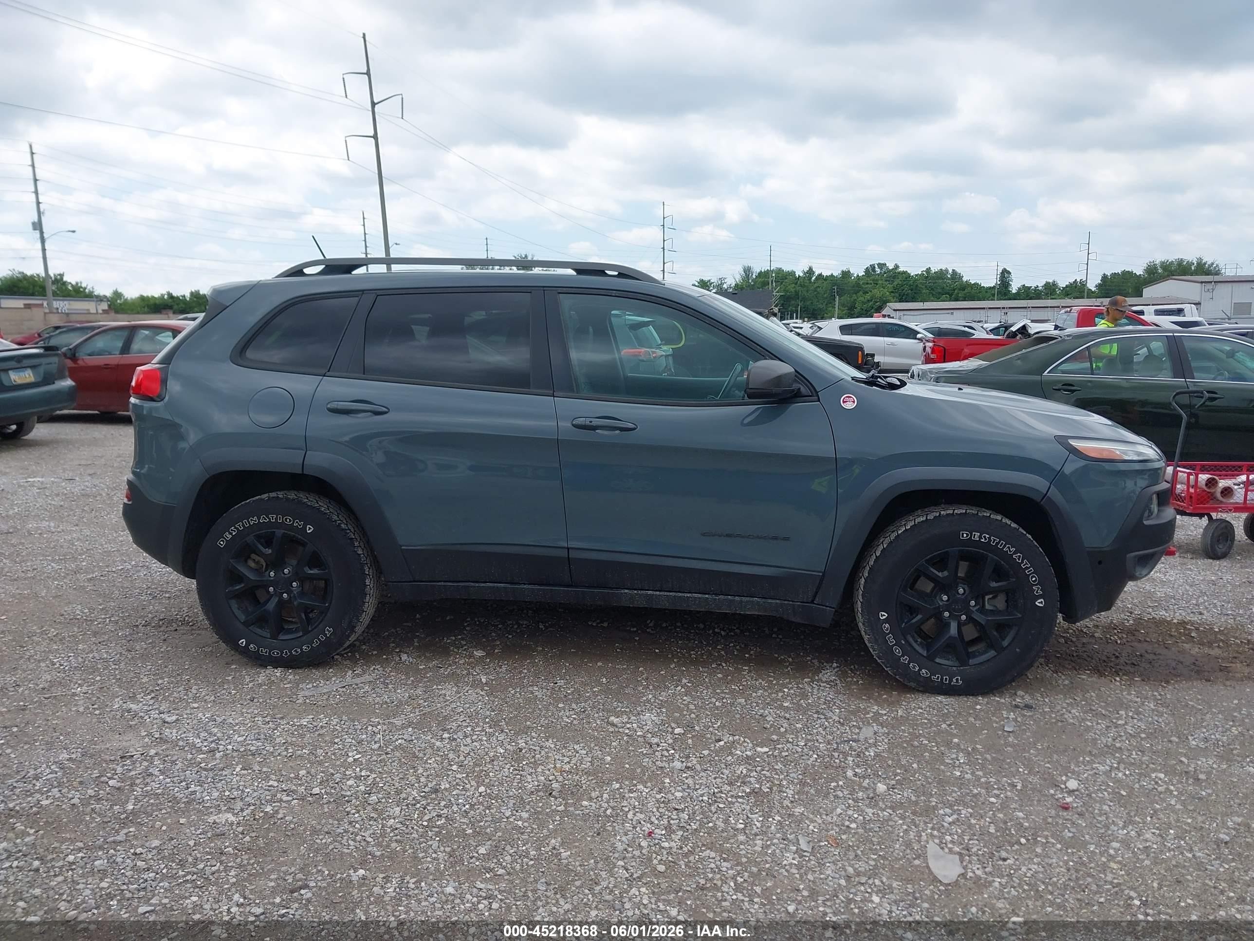 2015 Jeep Cherokee Trailhawk Gray vin: 1C4PJMBS1FW576669