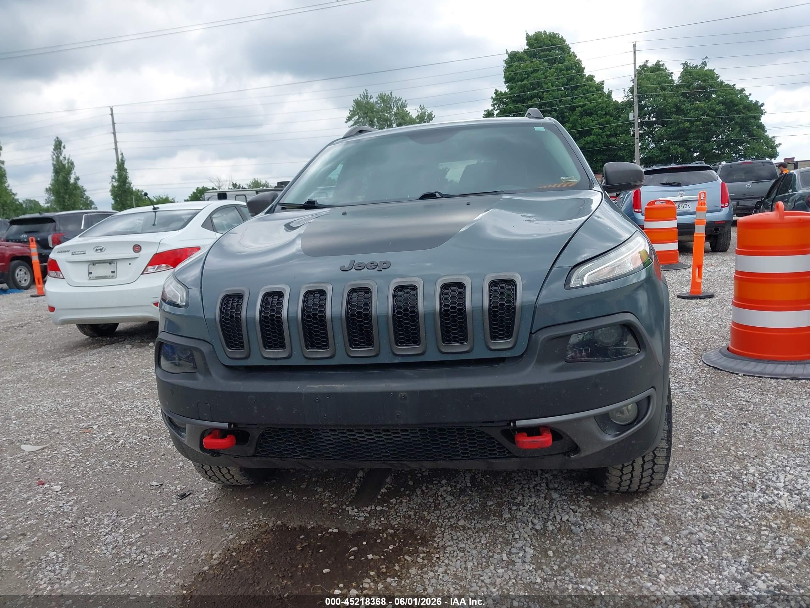 2015 Jeep Cherokee Trailhawk Gray vin: 1C4PJMBS1FW576669