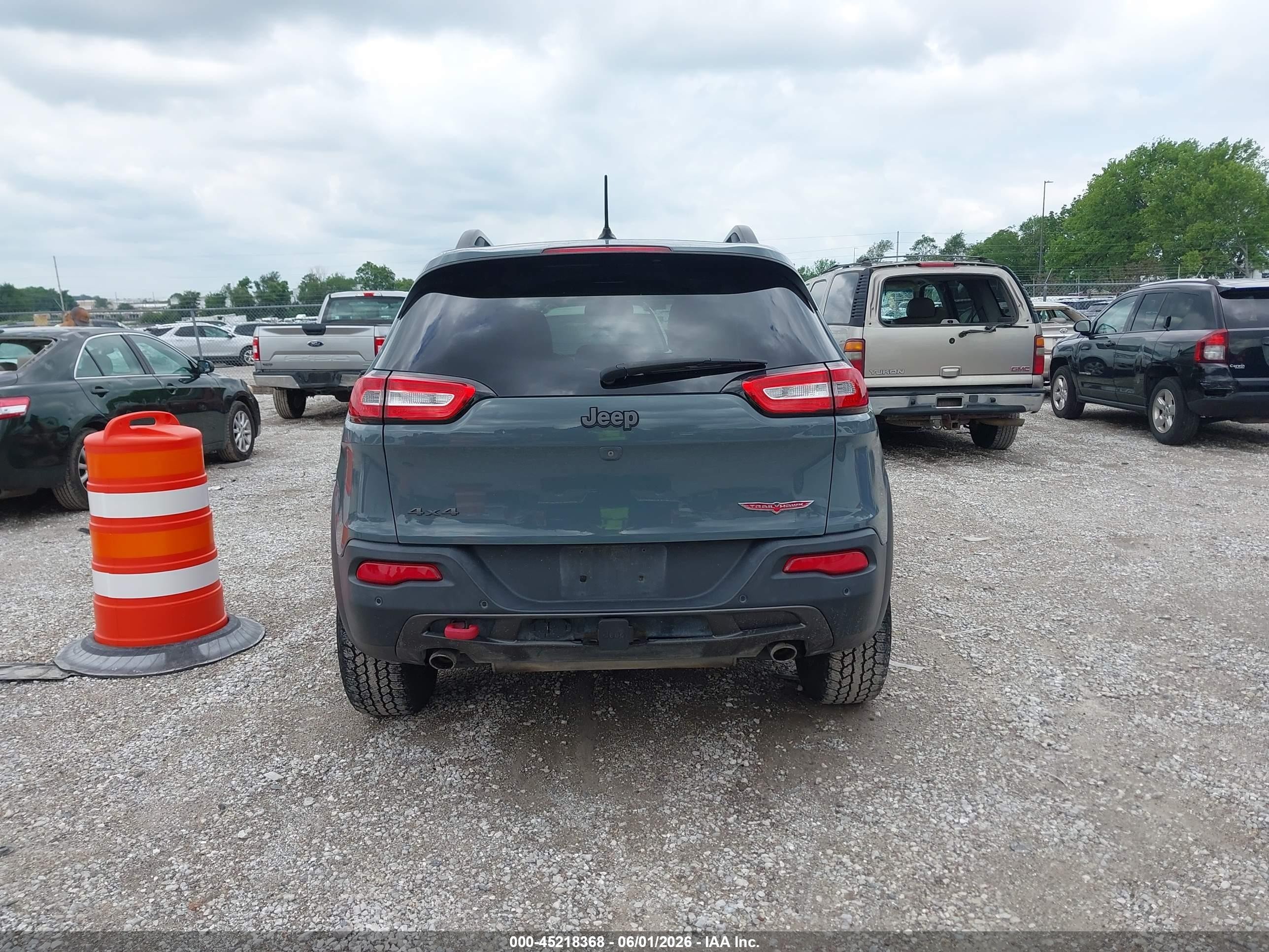 2015 Jeep Cherokee Trailhawk Gray vin: 1C4PJMBS1FW576669