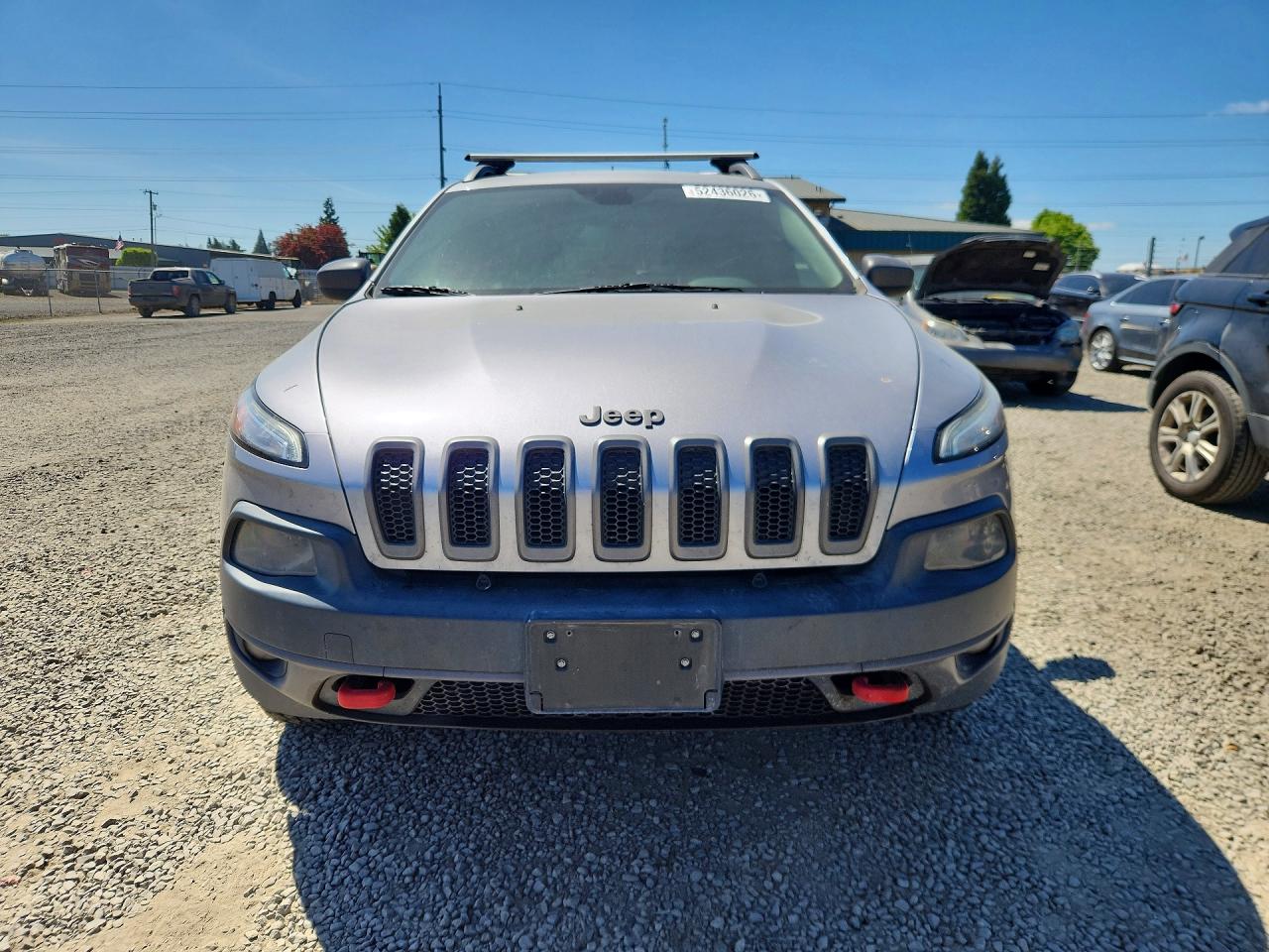 2015 Jeep Cherokee Trailhawk Silver vin: 1C4PJMBS1FW598610