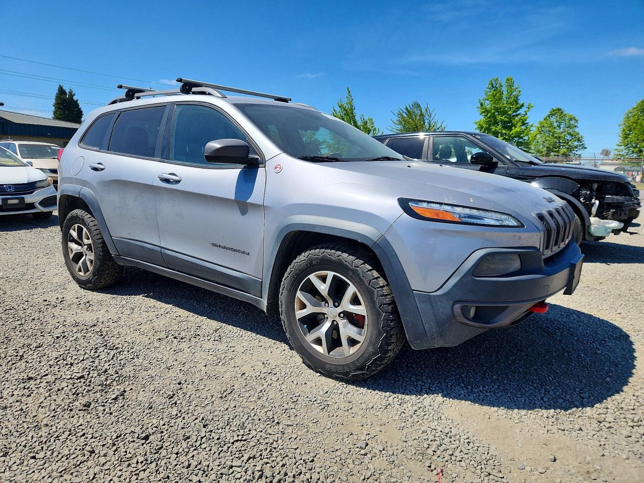 2015 Jeep Cherokee Trailhawk Silver vin: 1C4PJMBS1FW598610