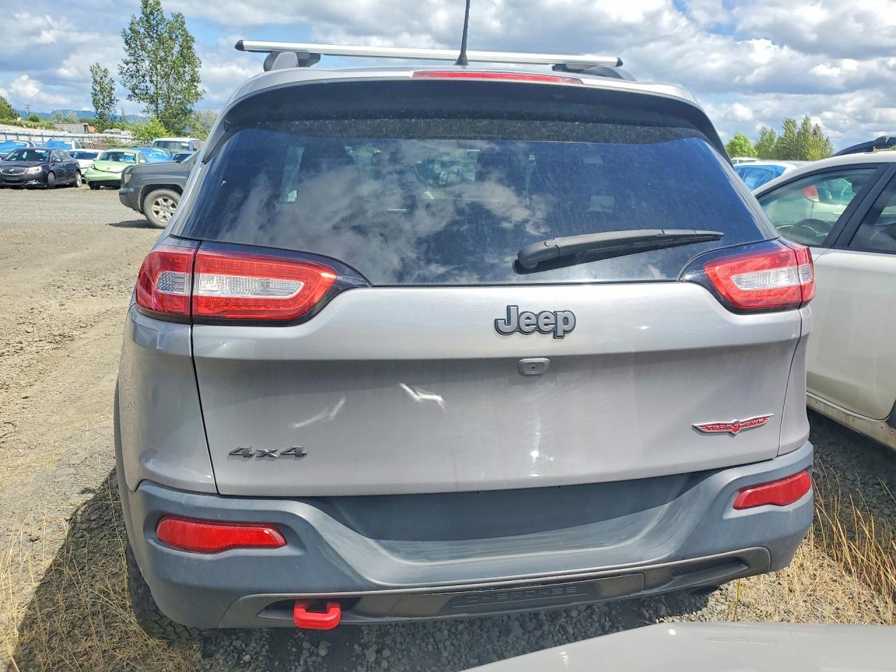 2015 Jeep Cherokee Trailhawk Silver vin: 1C4PJMBS1FW598610