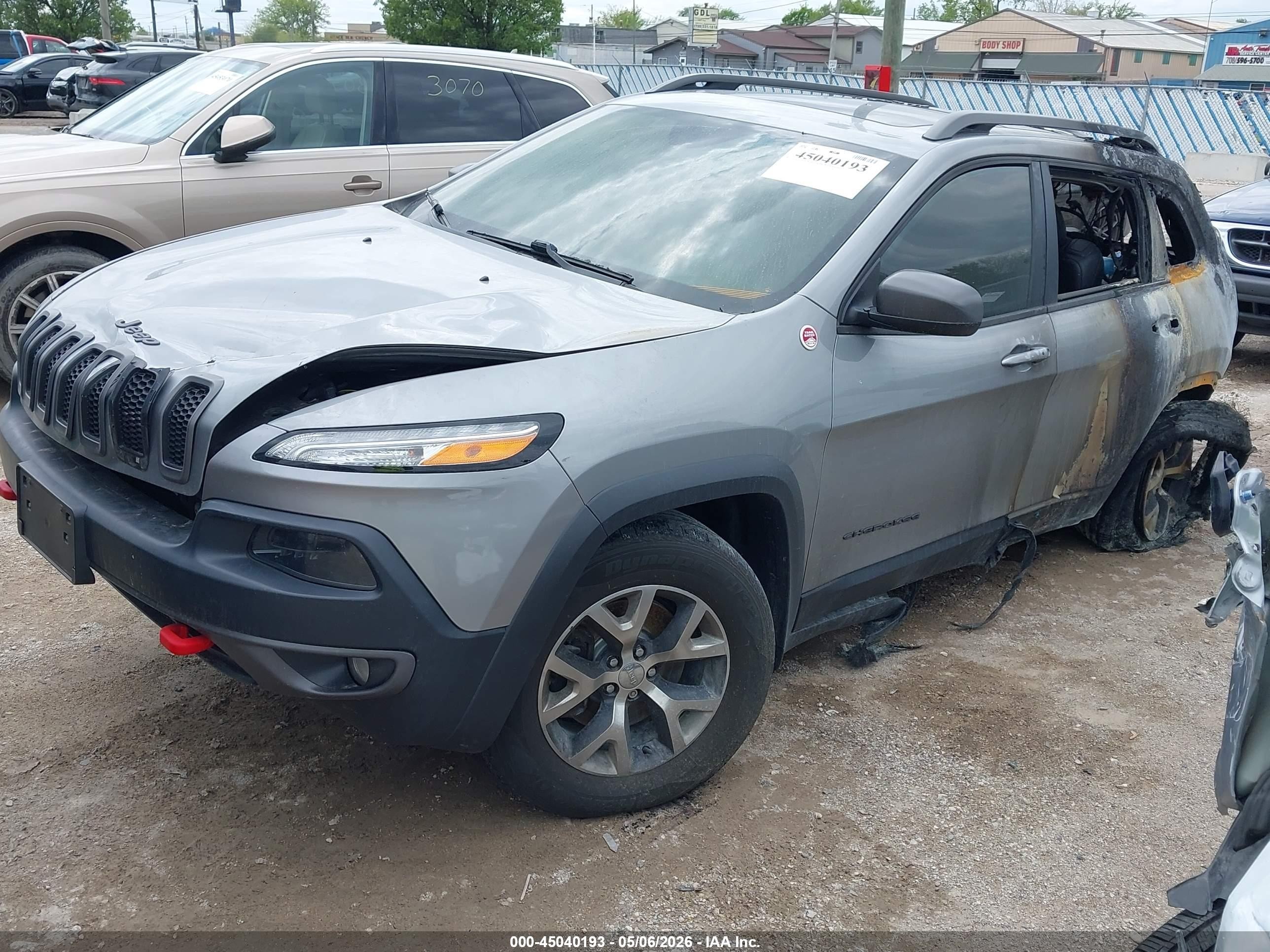 2015 Jeep Cherokee Trailhawk Gray vin: 1C4PJMBS1FW647031