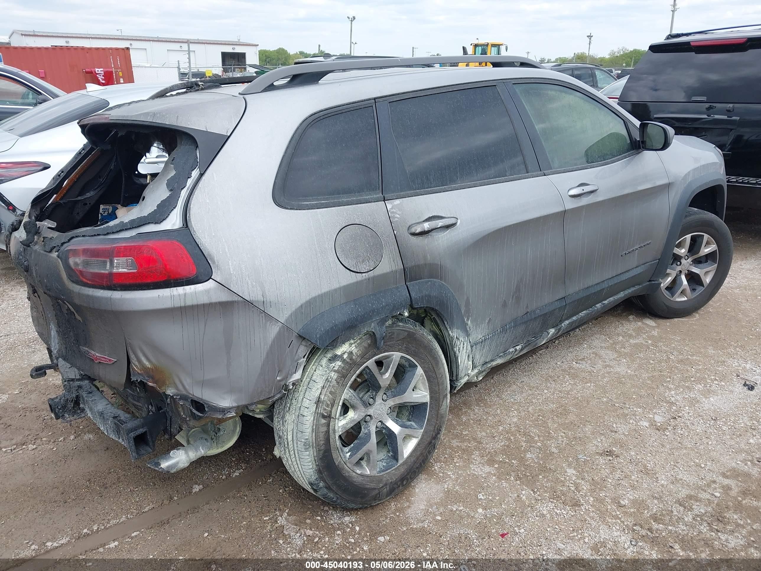 2015 Jeep Cherokee Trailhawk Gray vin: 1C4PJMBS1FW647031