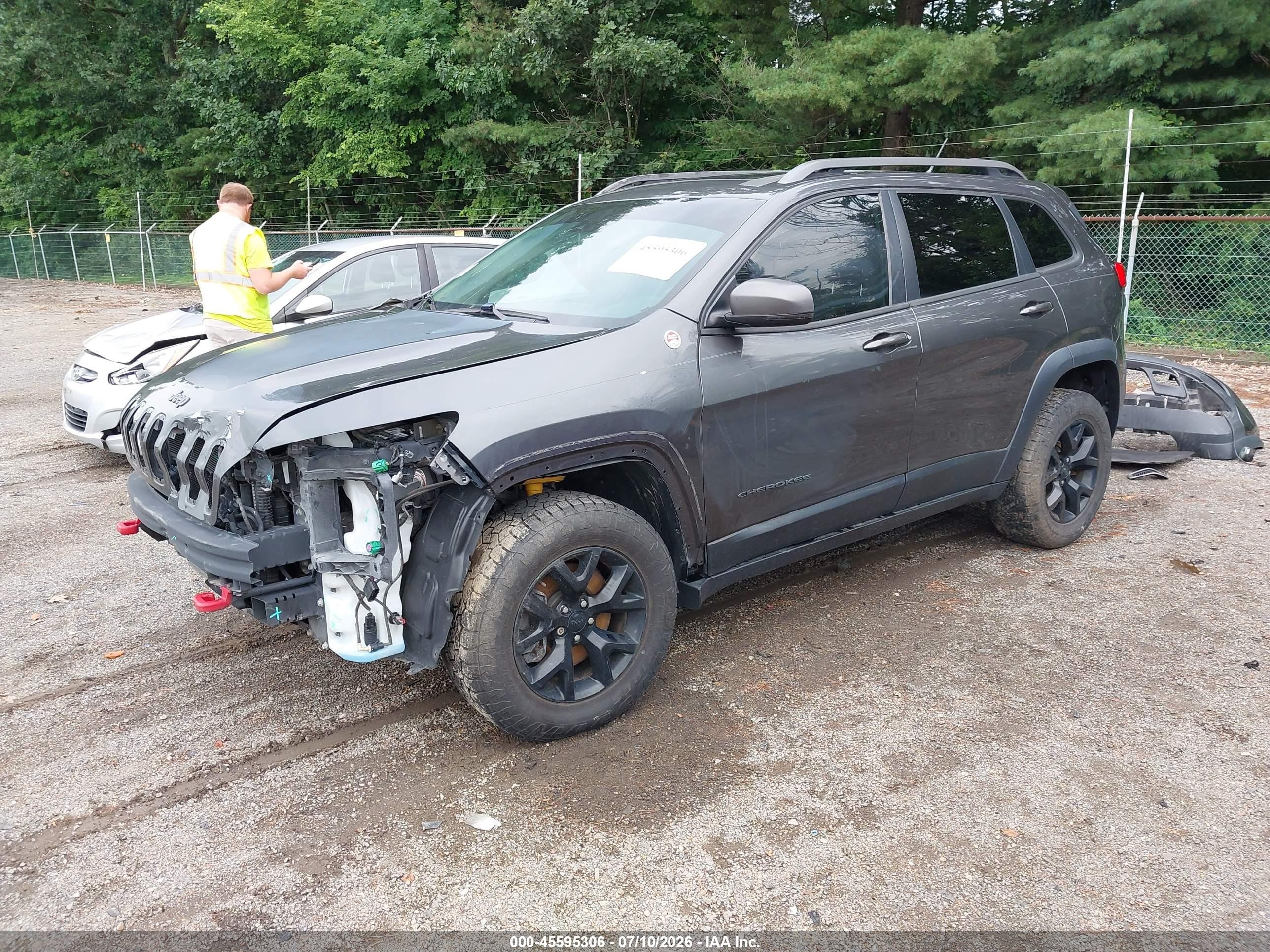 2015 Jeep Cherokee Trailhawk Gray vin: 1C4PJMBS1FW652973