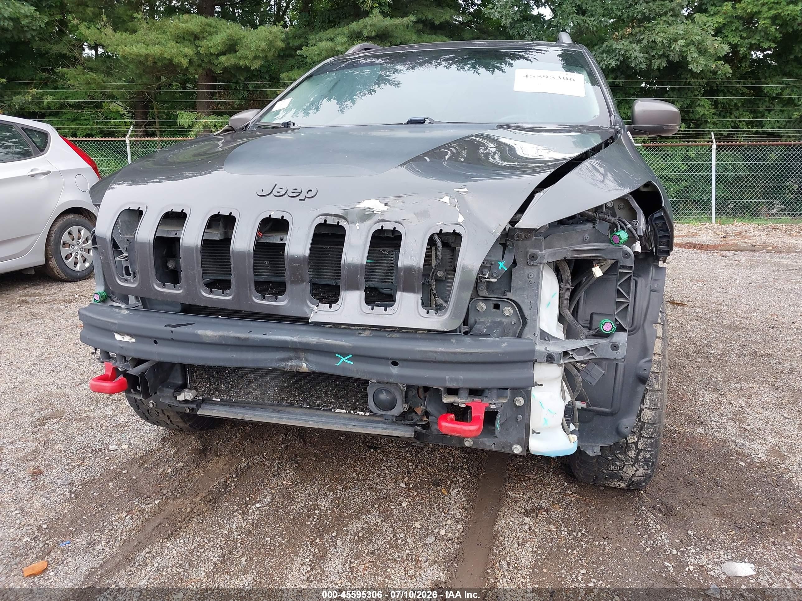 2015 Jeep Cherokee Trailhawk Gray vin: 1C4PJMBS1FW652973