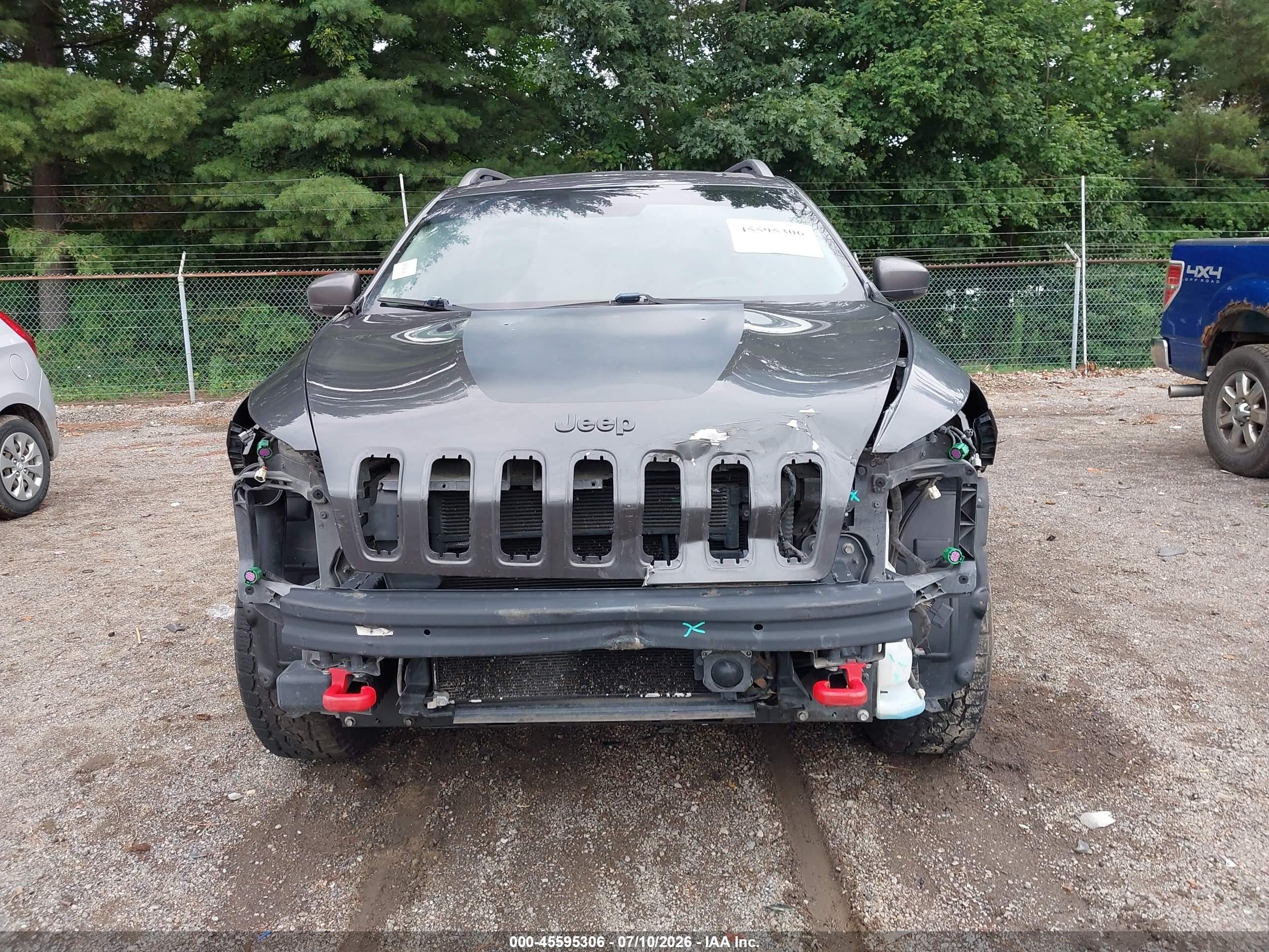 2015 Jeep Cherokee Trailhawk Gray vin: 1C4PJMBS1FW652973