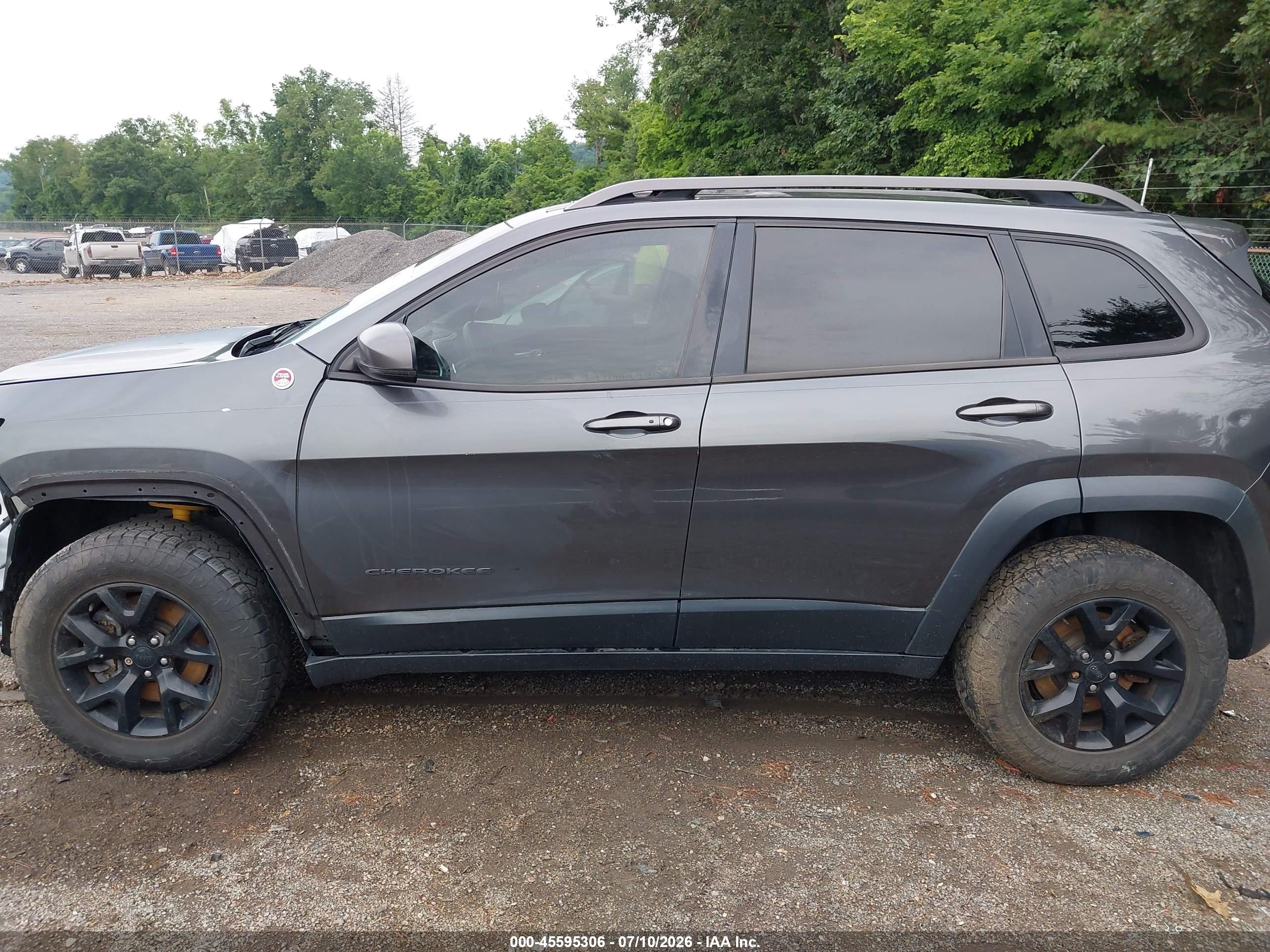 2015 Jeep Cherokee Trailhawk Gray vin: 1C4PJMBS1FW652973