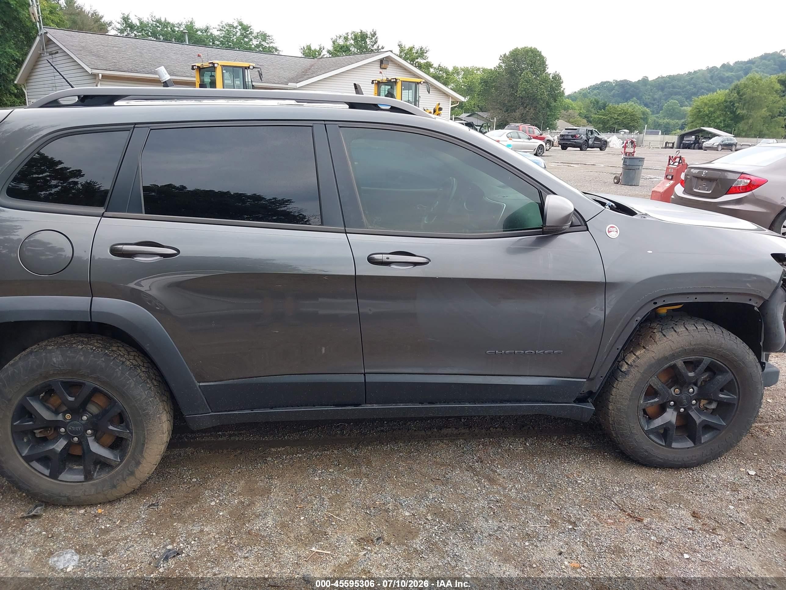 2015 Jeep Cherokee Trailhawk Gray vin: 1C4PJMBS1FW652973