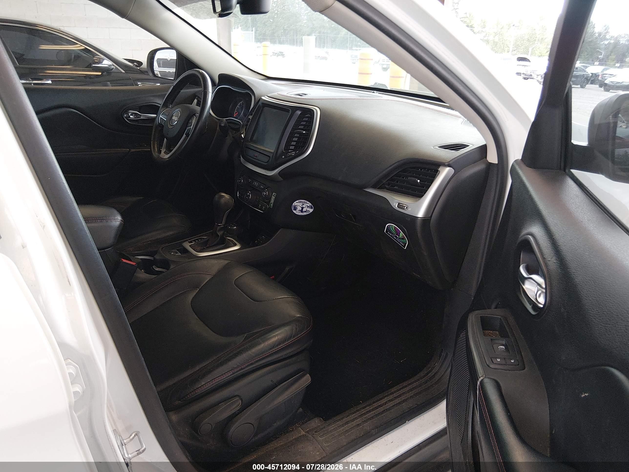 2015 Jeep Cherokee Trailhawk White vin: 1C4PJMBS1FW728319