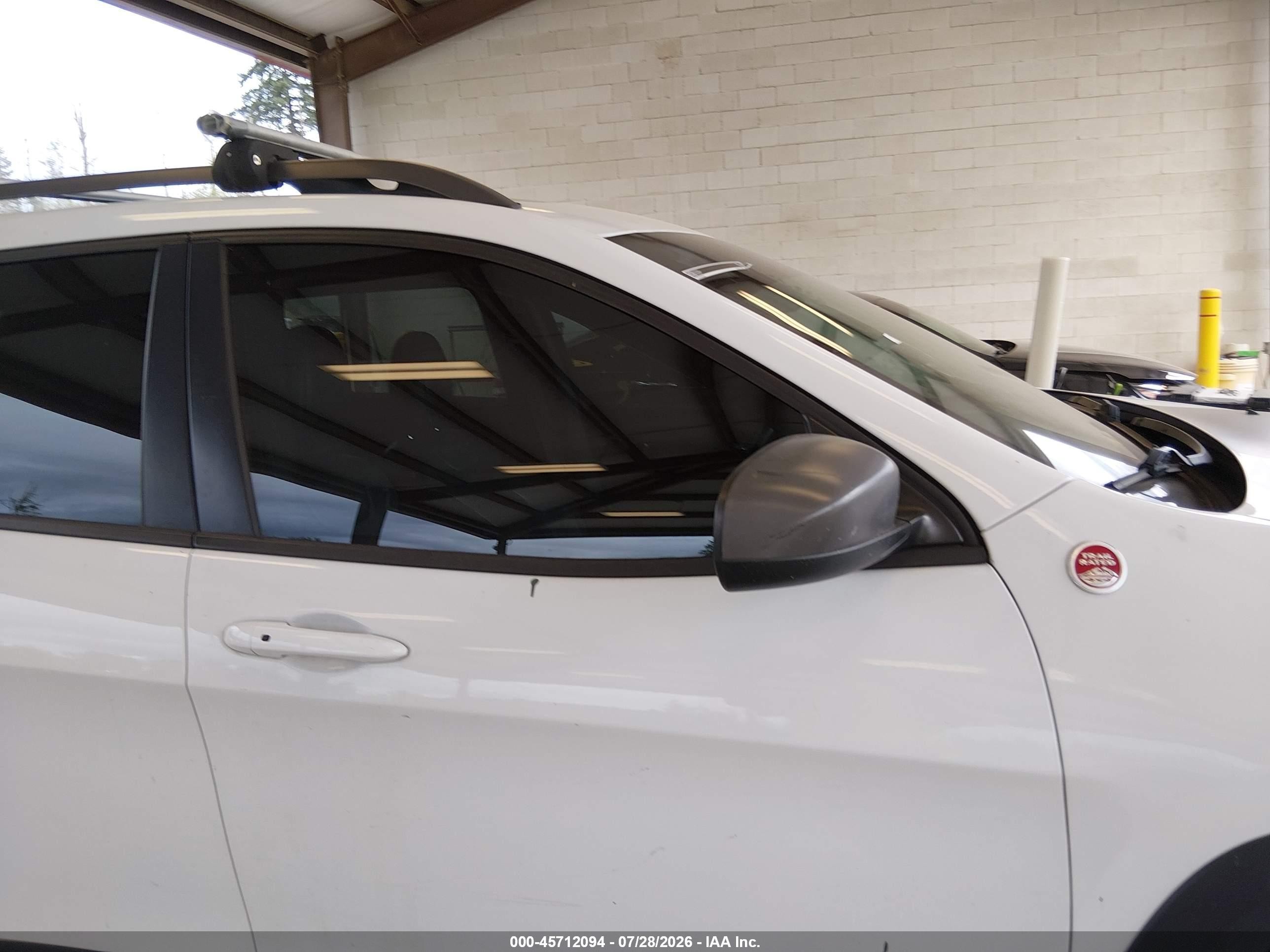 2015 Jeep Cherokee Trailhawk White vin: 1C4PJMBS1FW728319