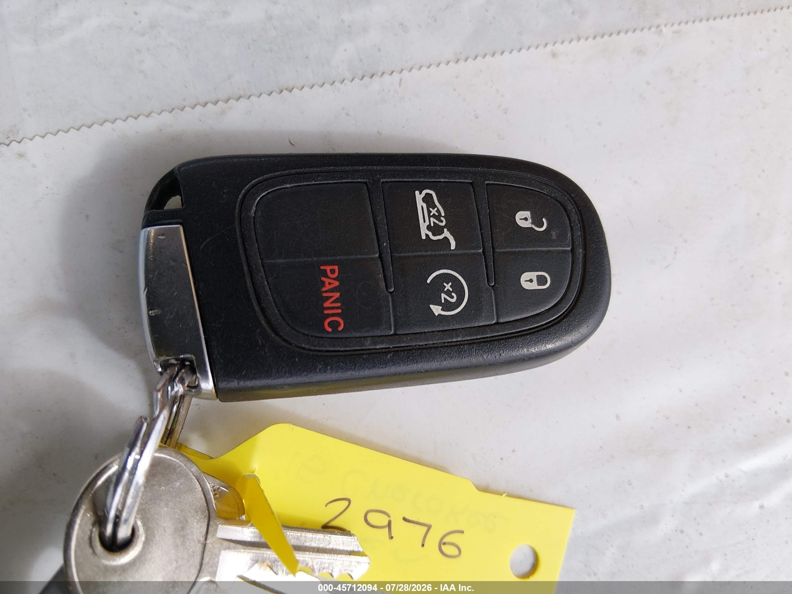 2015 Jeep Cherokee Trailhawk White vin: 1C4PJMBS1FW728319