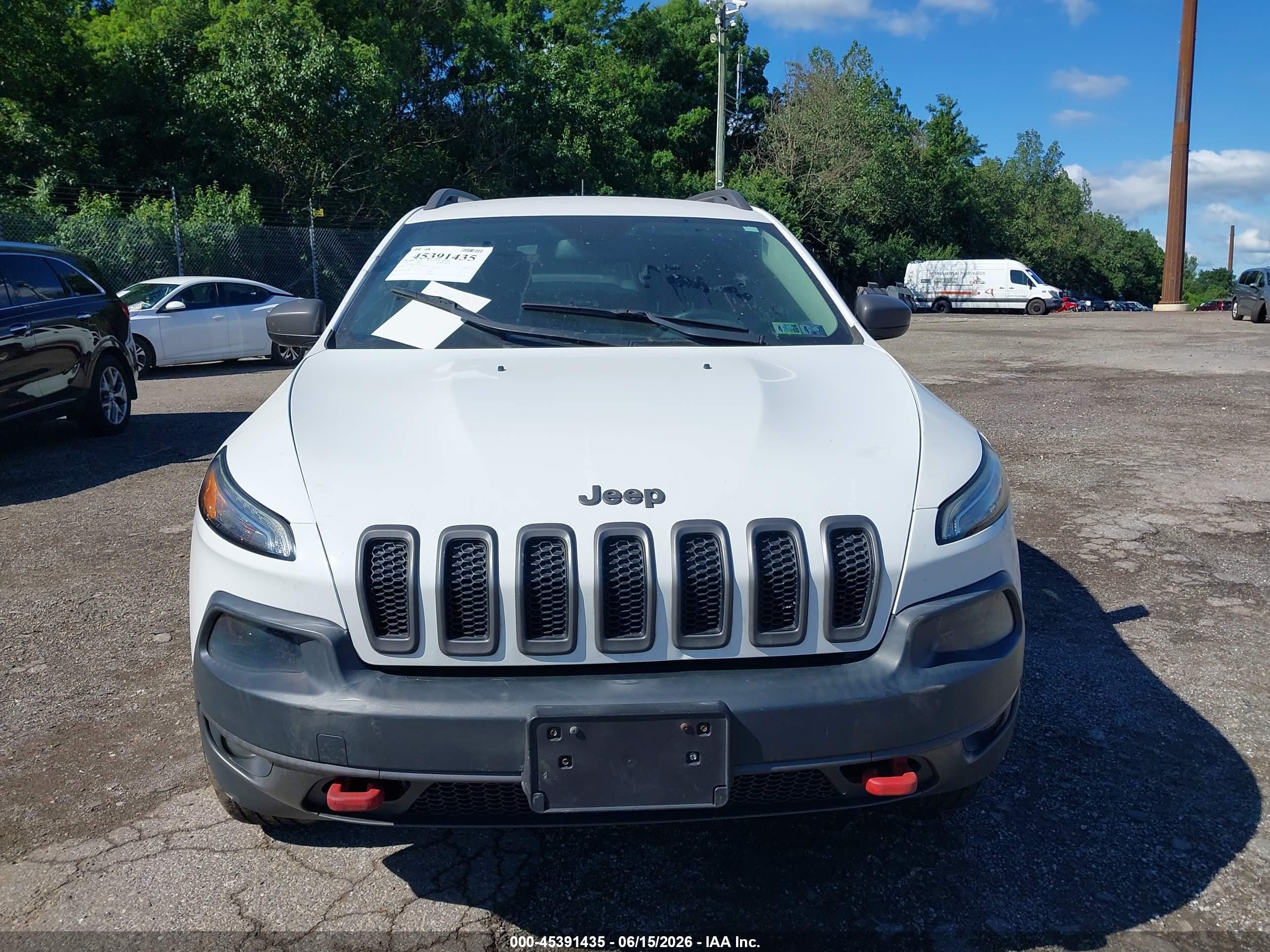 2014 Jeep Cherokee Trailhawk White vin: 1C4PJMBS2EW193421