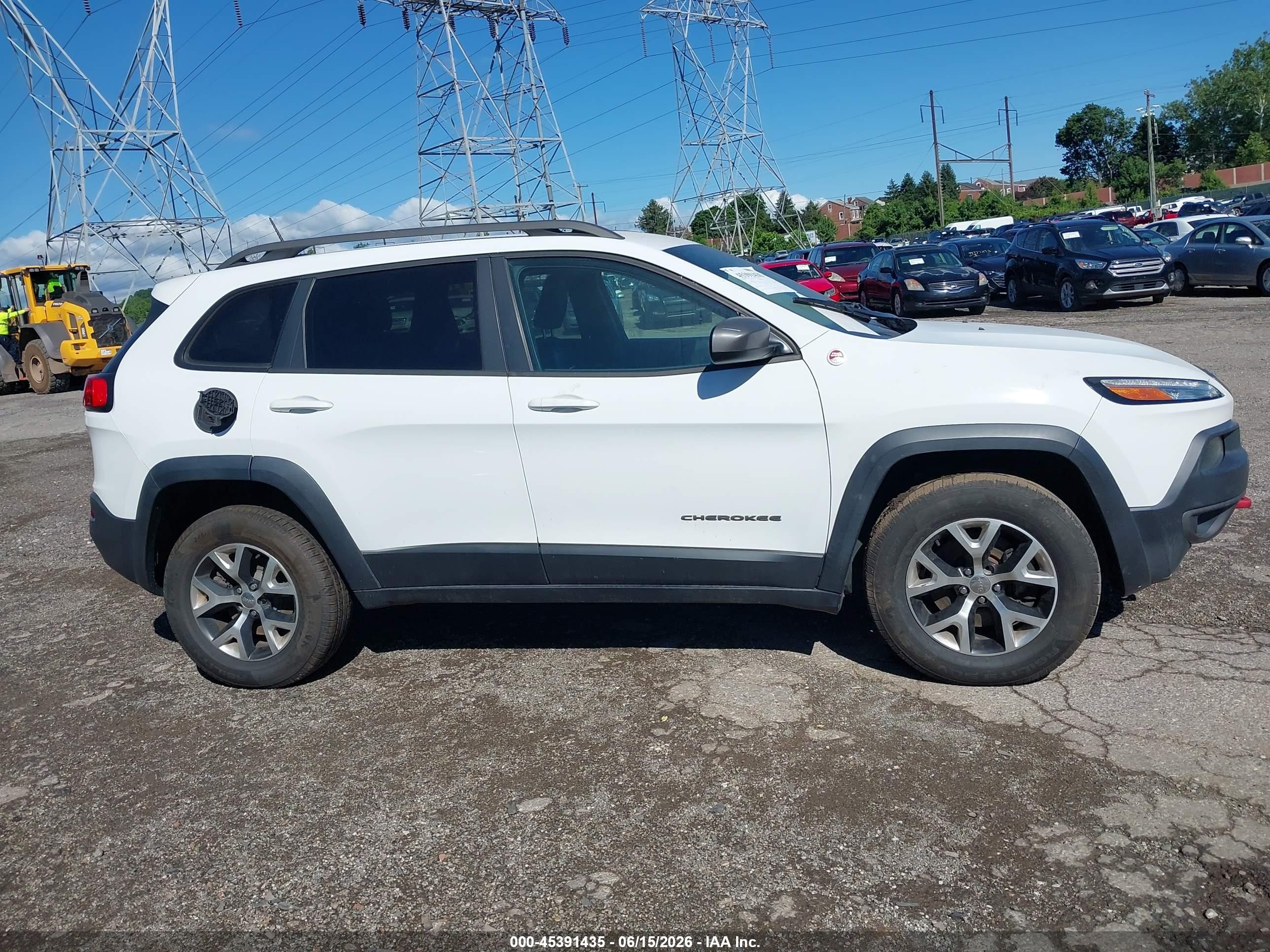 2014 Jeep Cherokee Trailhawk White vin: 1C4PJMBS2EW193421