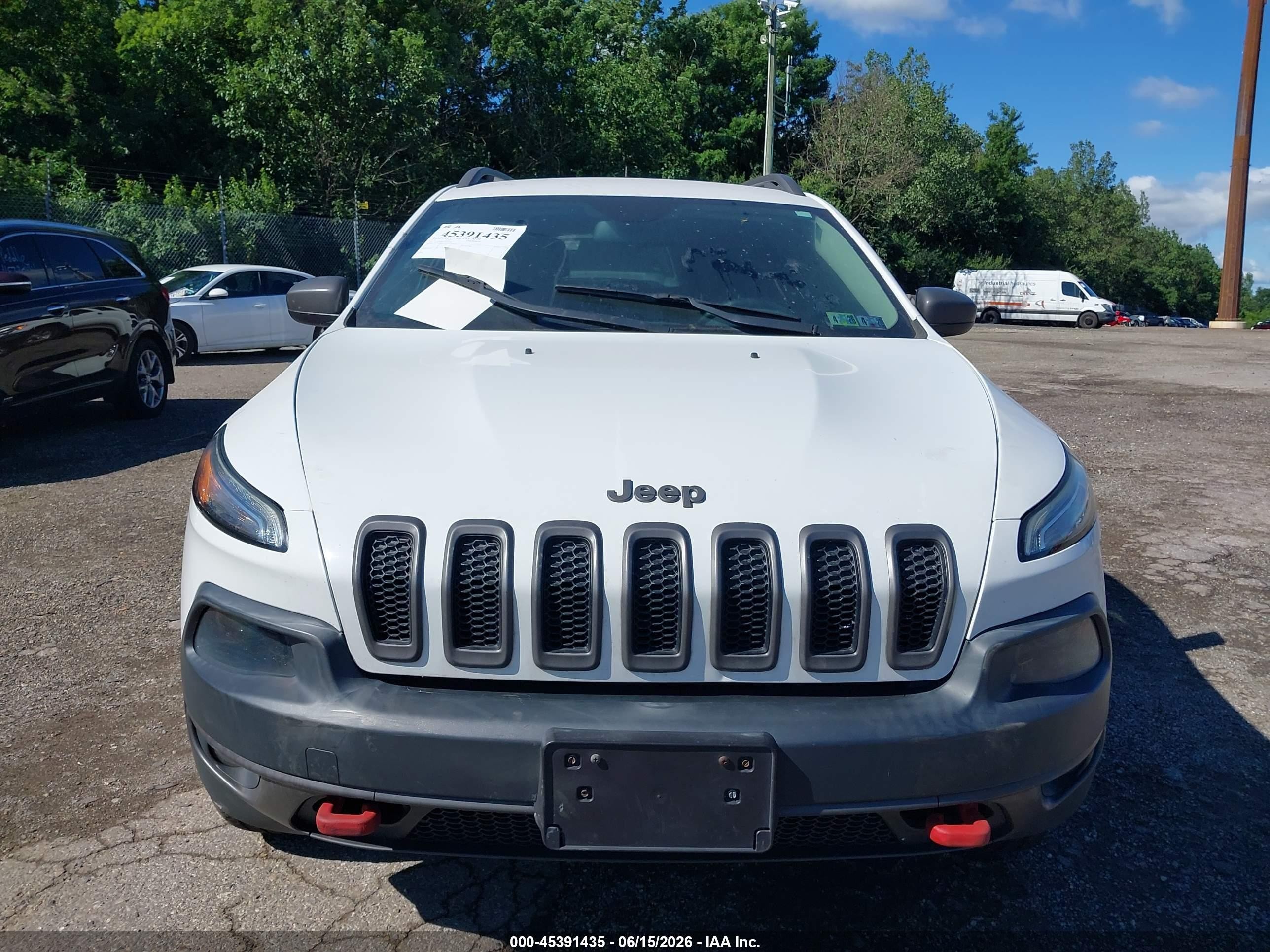 2014 Jeep Cherokee Trailhawk White vin: 1C4PJMBS2EW193421