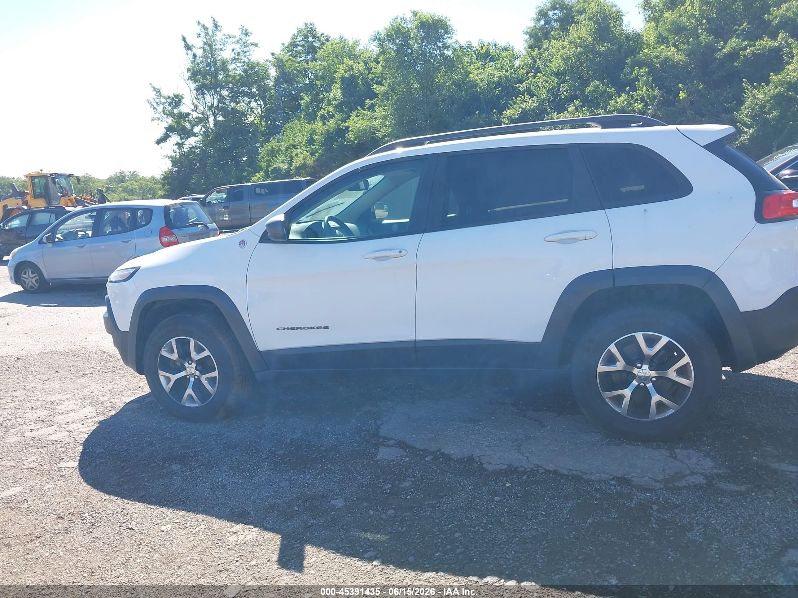 2014 Jeep Cherokee Trailhawk White vin: 1C4PJMBS2EW193421