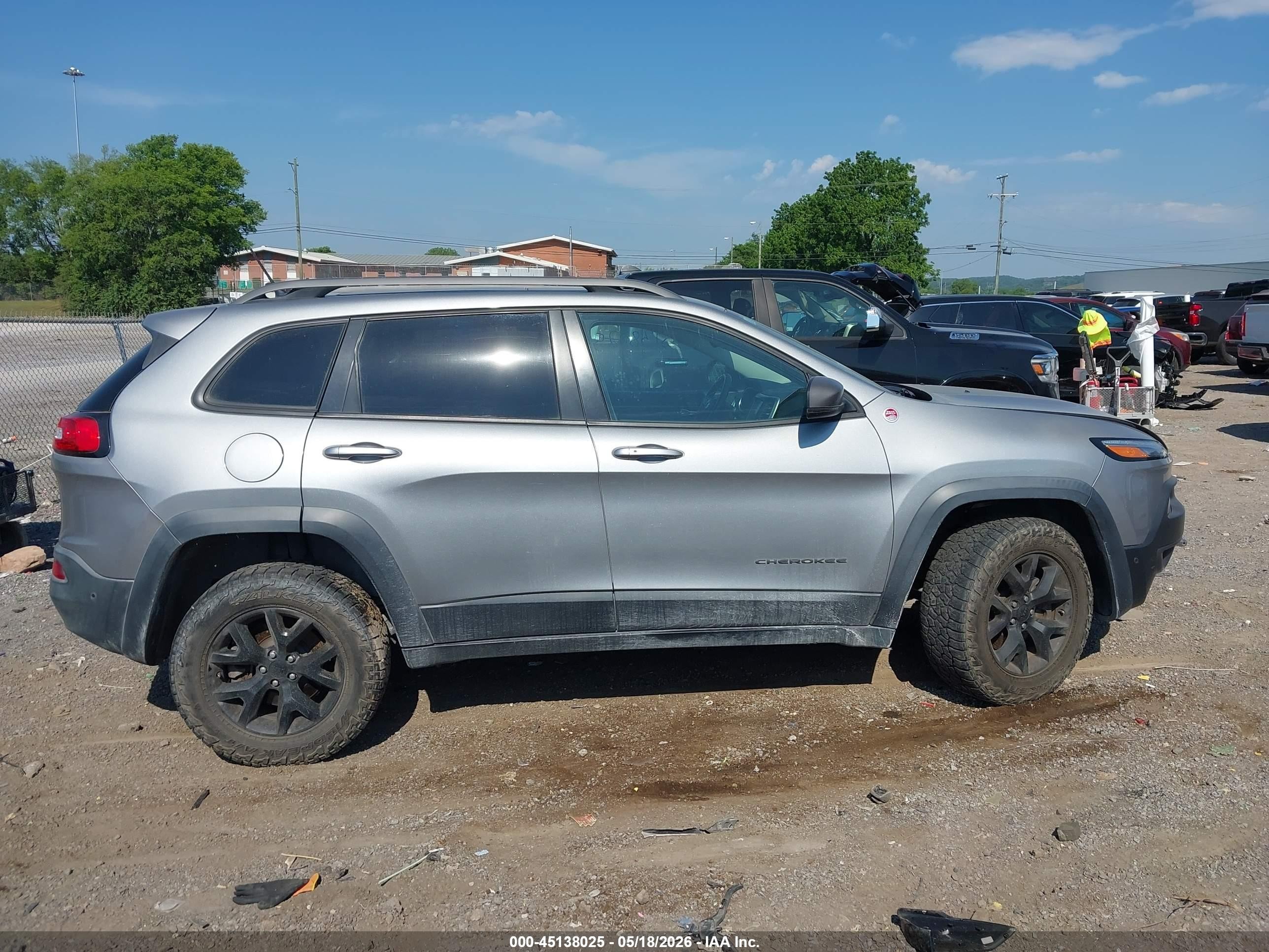 2014 Jeep Cherokee Trailhawk Silver vin: 1C4PJMBS2EW254671