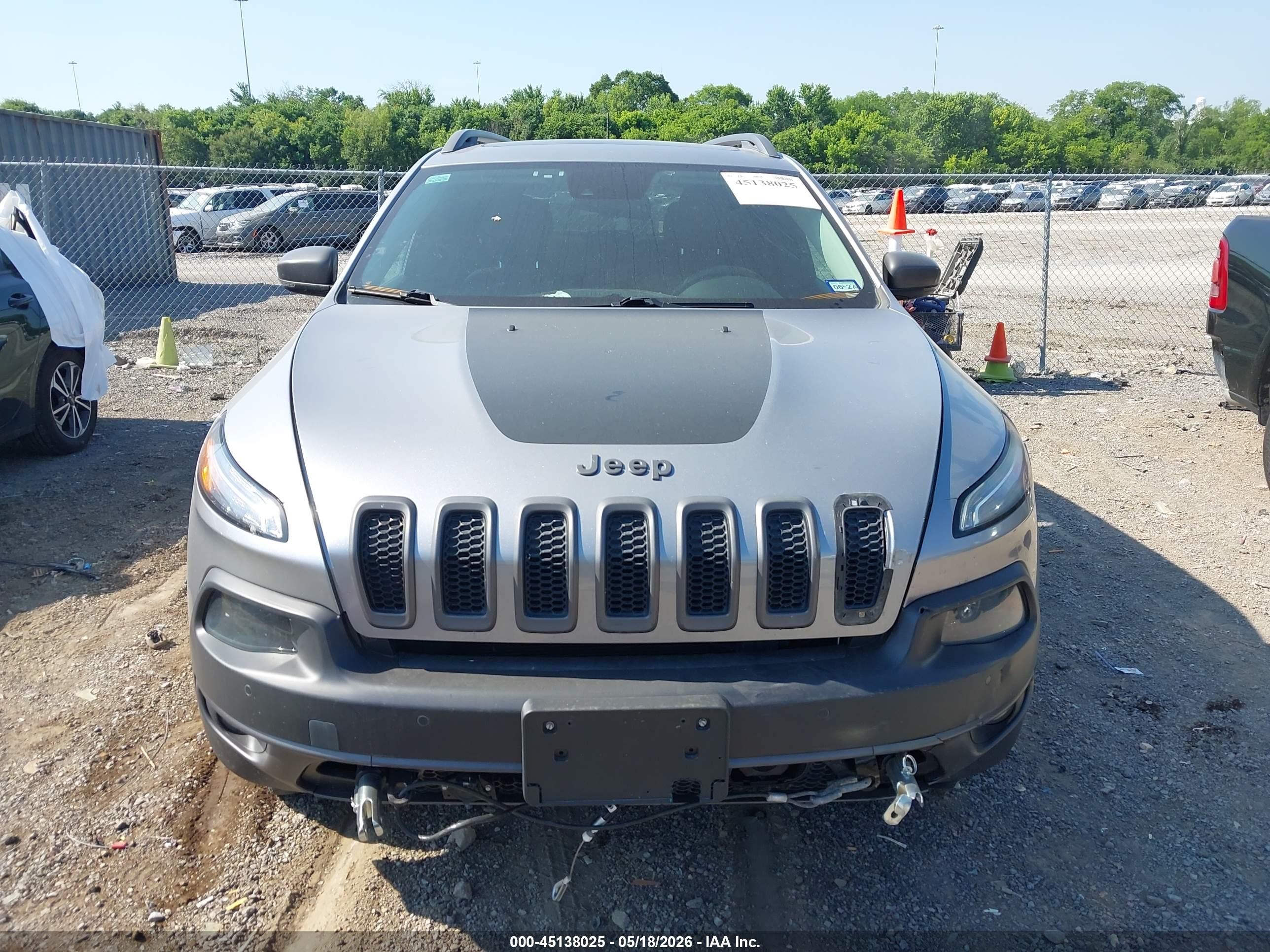 2014 Jeep Cherokee Trailhawk Silver vin: 1C4PJMBS2EW254671