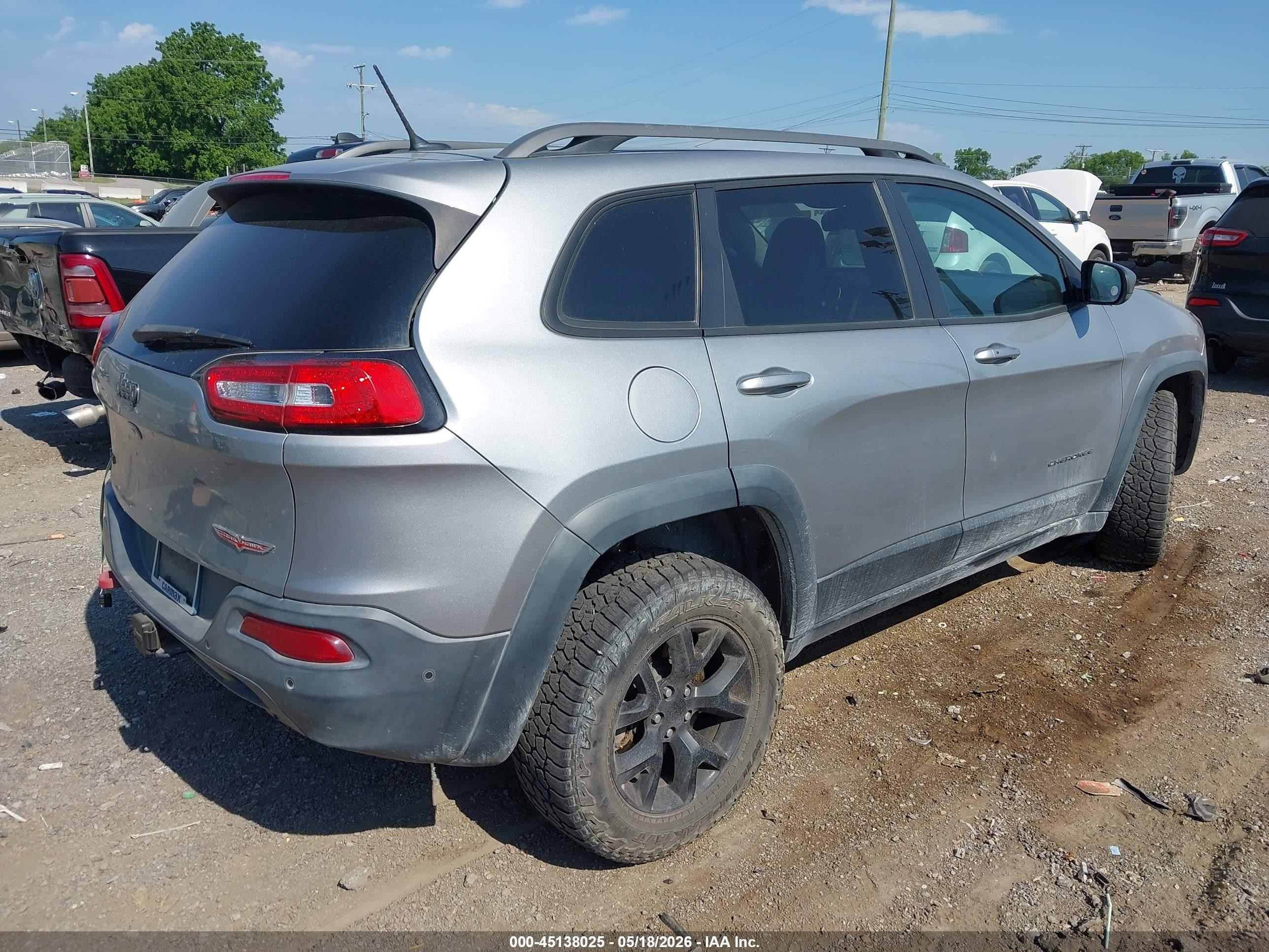 2014 Jeep Cherokee Trailhawk Silver vin: 1C4PJMBS2EW254671
