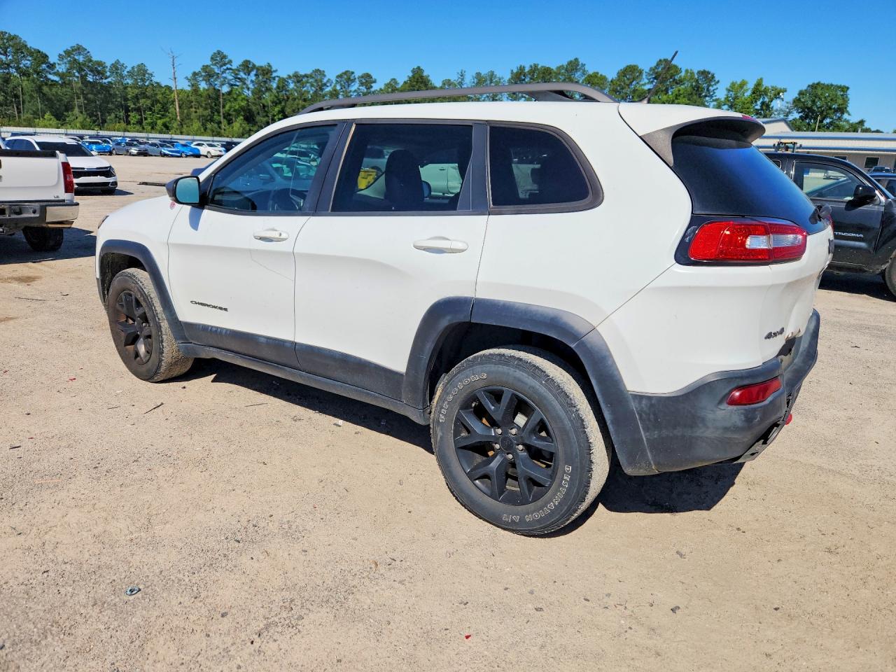 2015 Jeep Cherokee Trailhawk White vin: 1C4PJMBS2FW502578