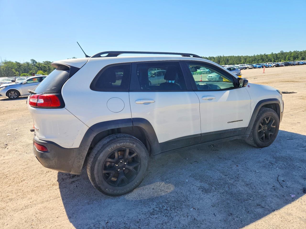 2015 Jeep Cherokee Trailhawk White vin: 1C4PJMBS2FW502578