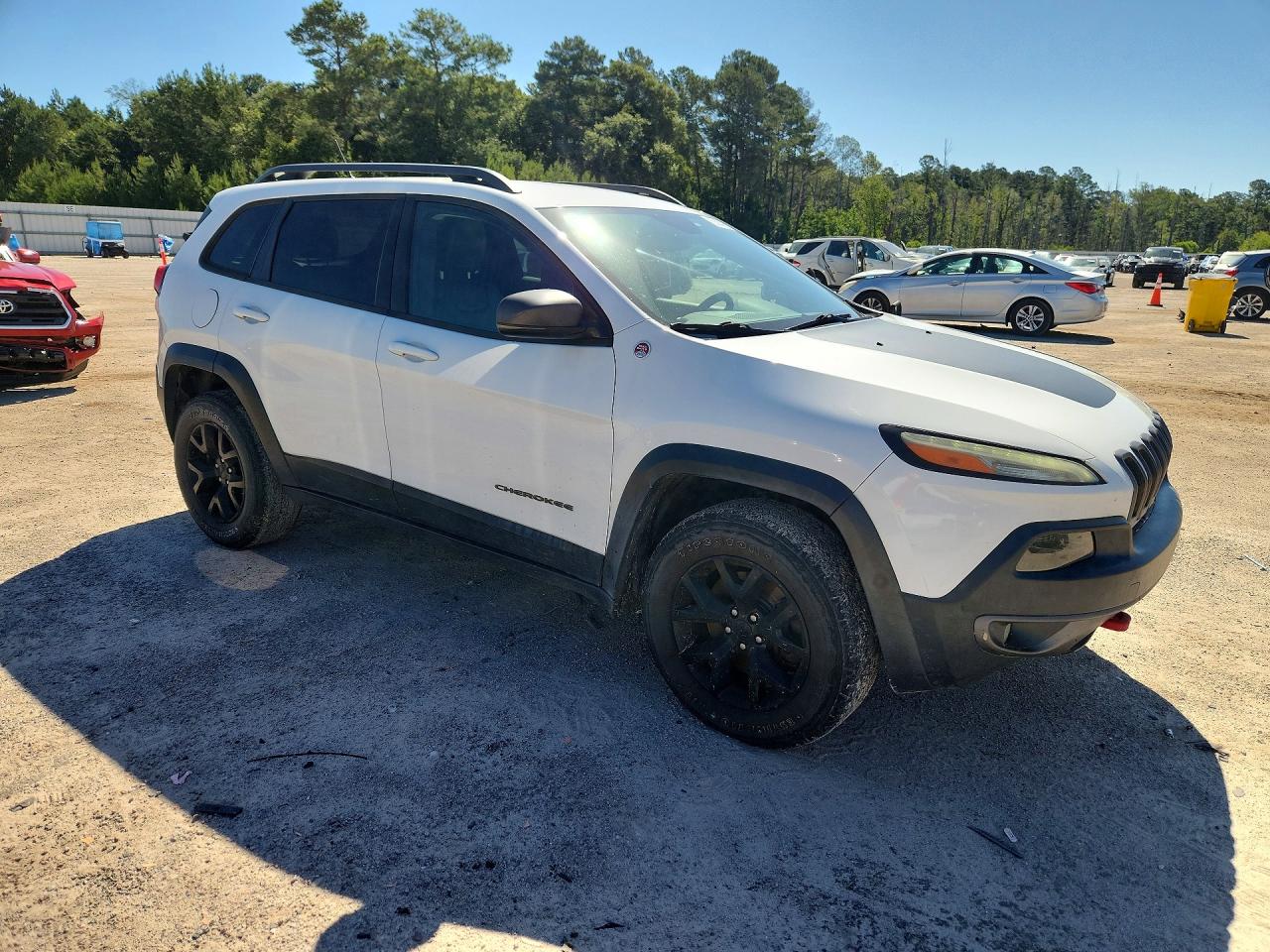 2015 Jeep Cherokee Trailhawk White vin: 1C4PJMBS2FW502578
