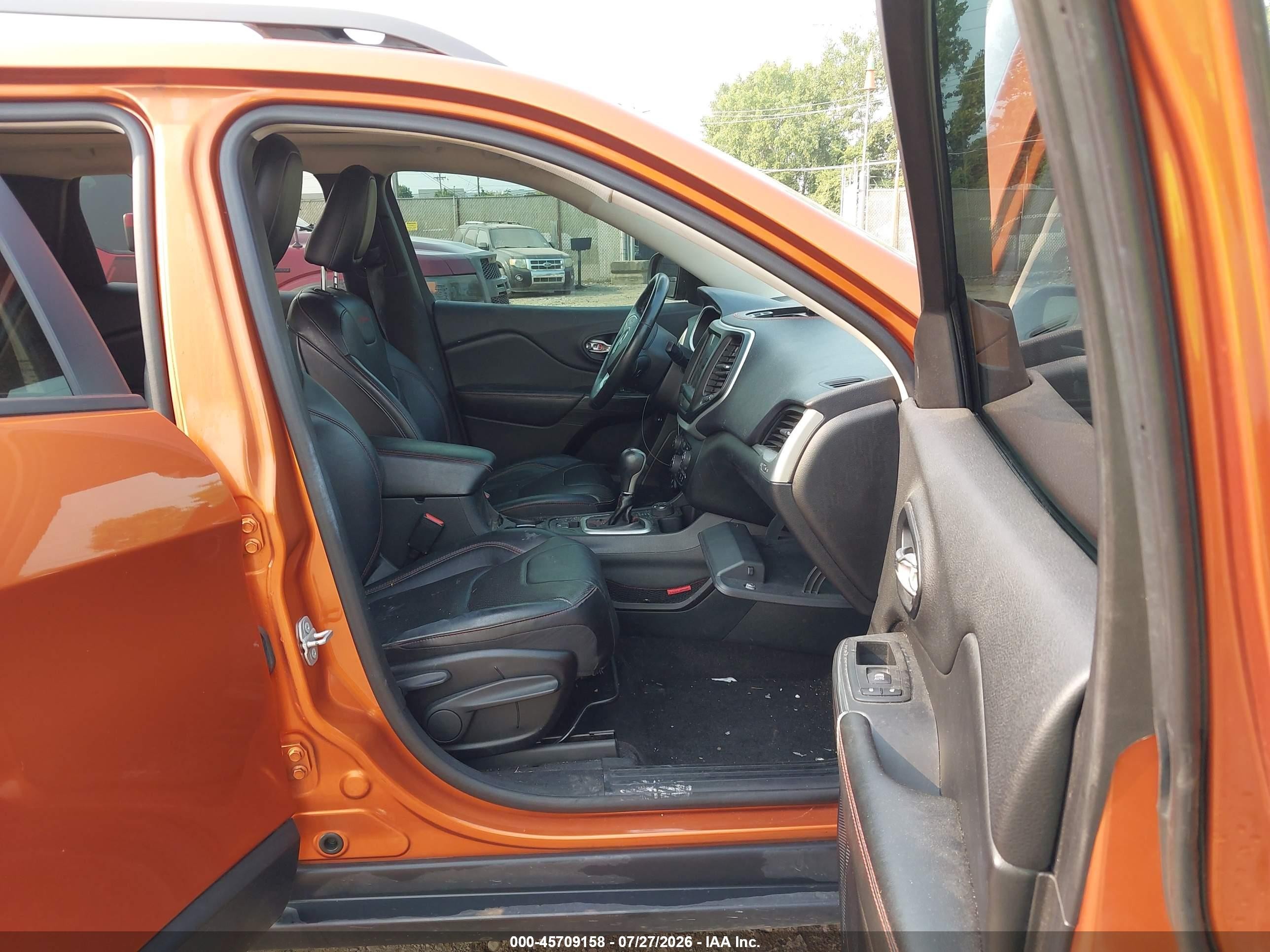 2015 Jeep Cherokee Trailhawk Orange vin: 1C4PJMBS2FW640024
